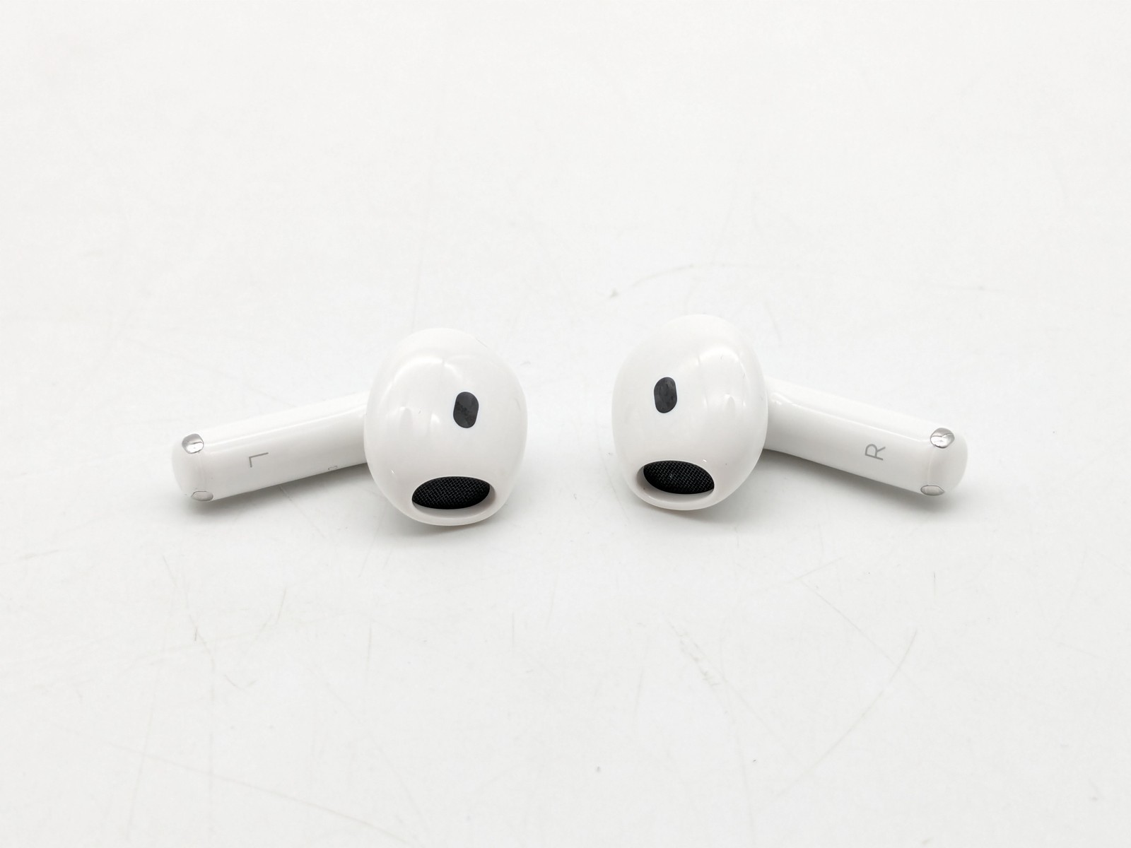 Apple AirPods 4 MXP63LL/A Earbuds w/ Charging Case | White | A3050 A3053 A3058
