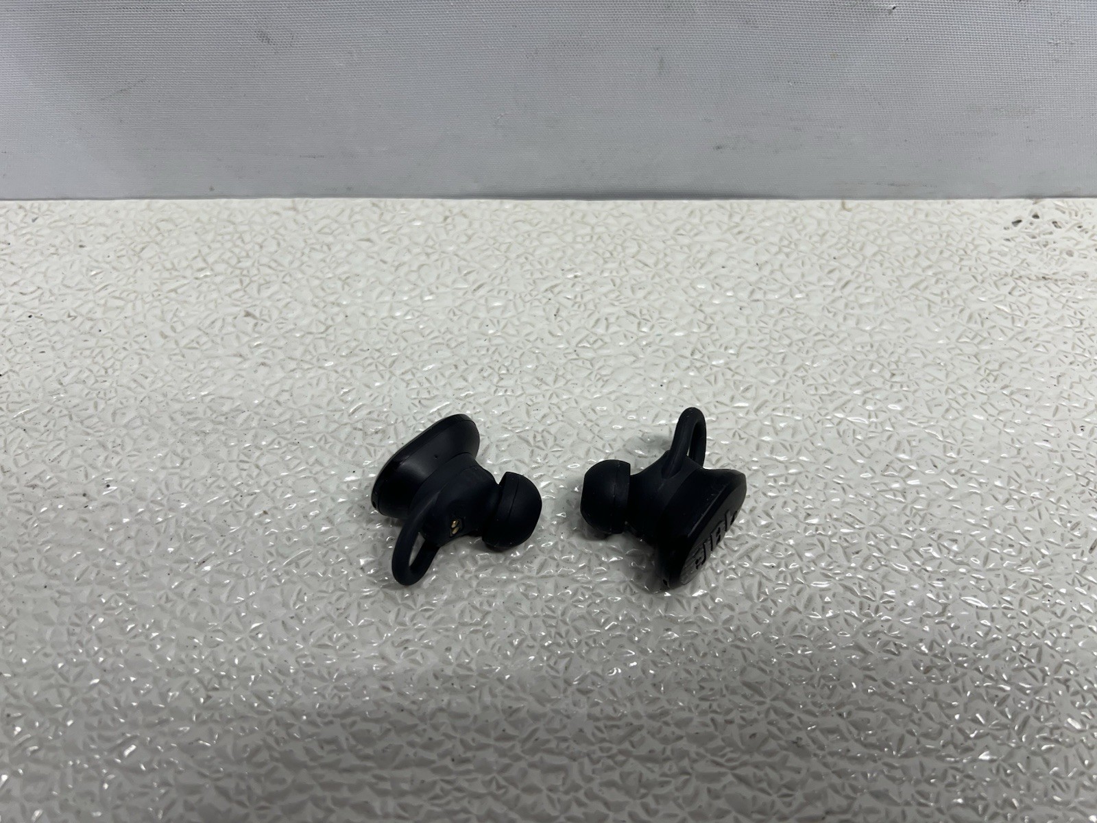 JBL – Endurance Race True Wireless Sport Earbud Headphones – Black –