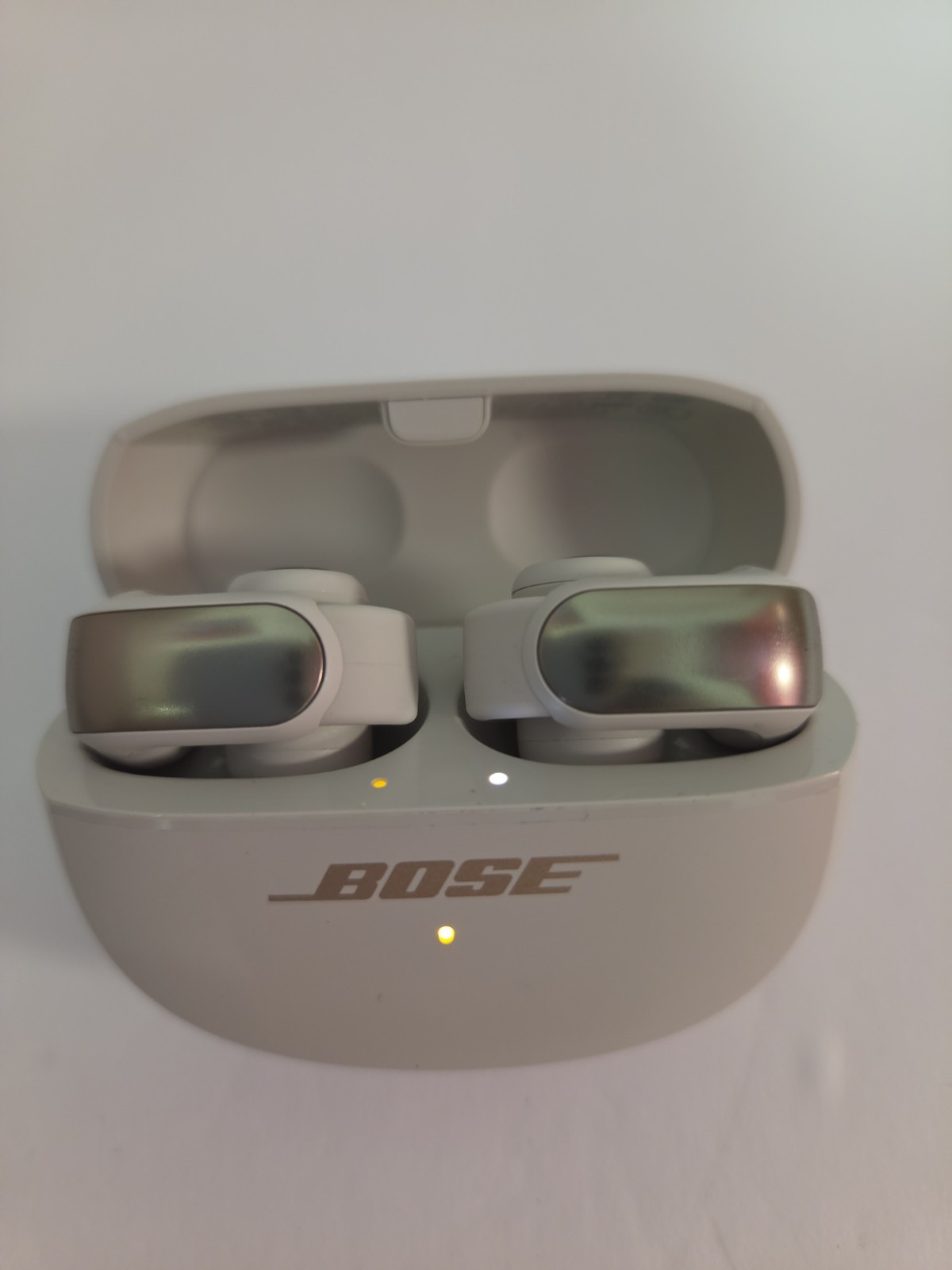 Bose Ultra Open Earbuds charging case gray