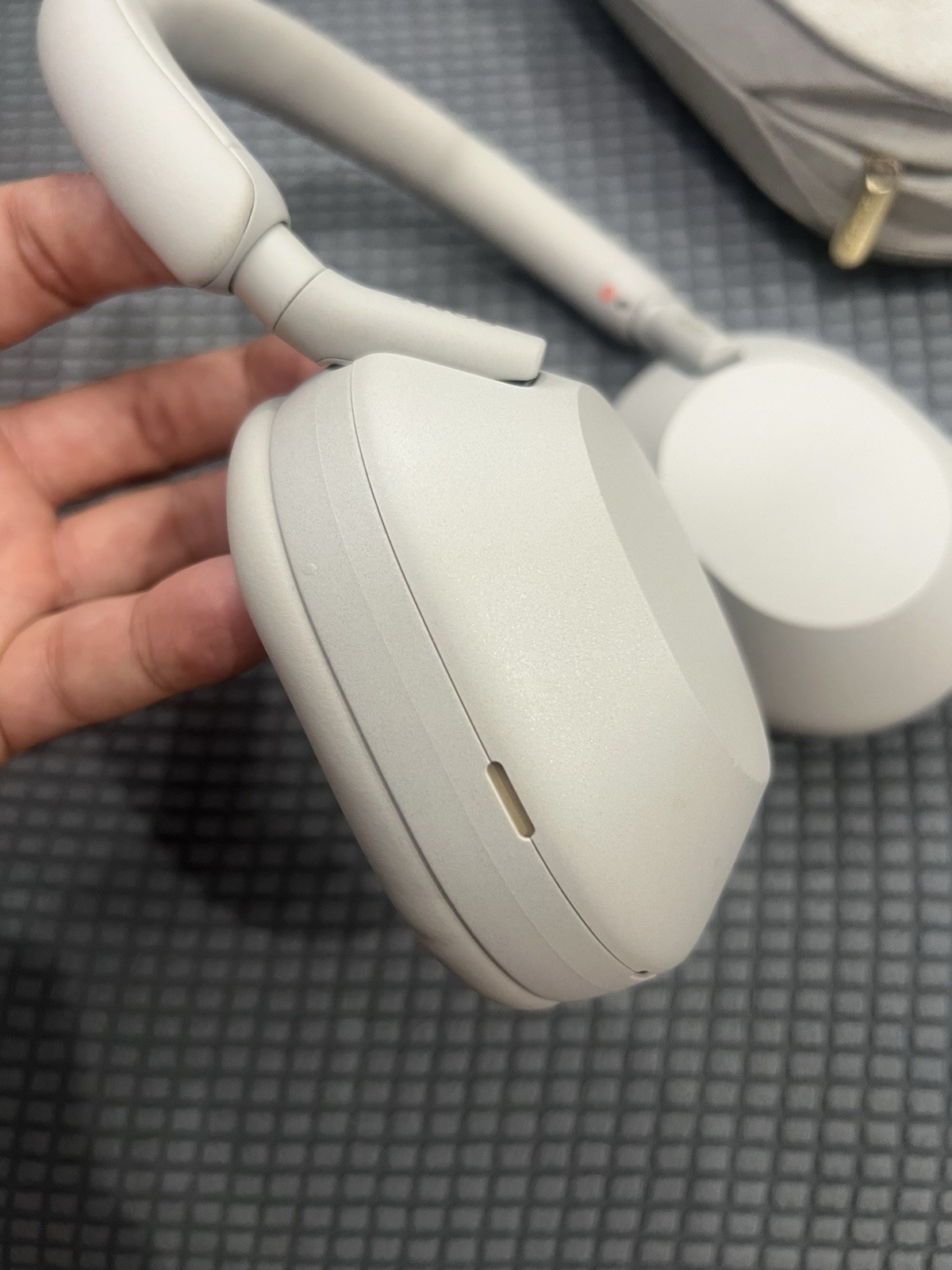 Sony WH-1000XM5 Wireless Over-Ear Bluetooth Headphones Beige YY2954