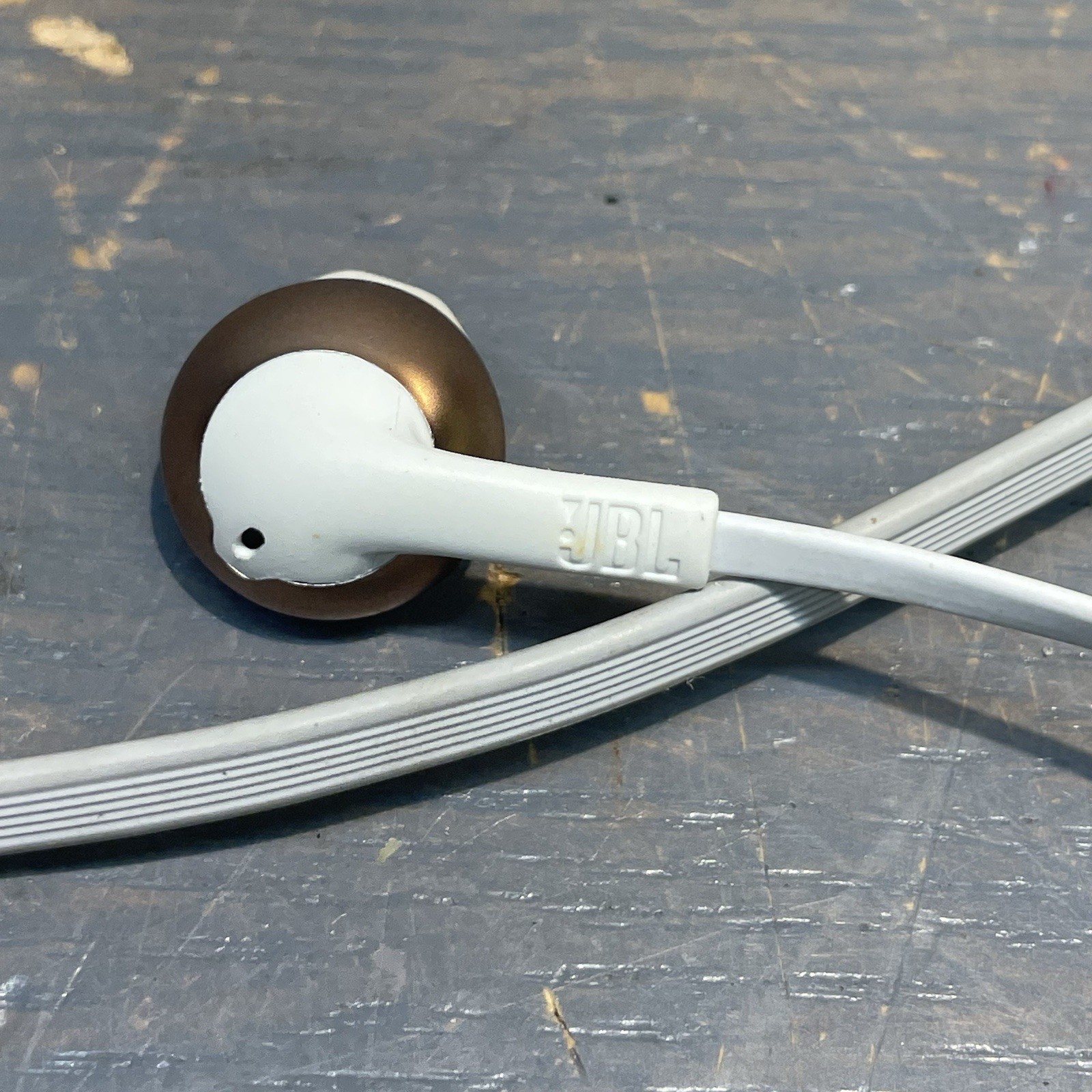 JBL Tune 205BT in-Ear Bluetooth Earphone White/Rose Gold Pre-Owned