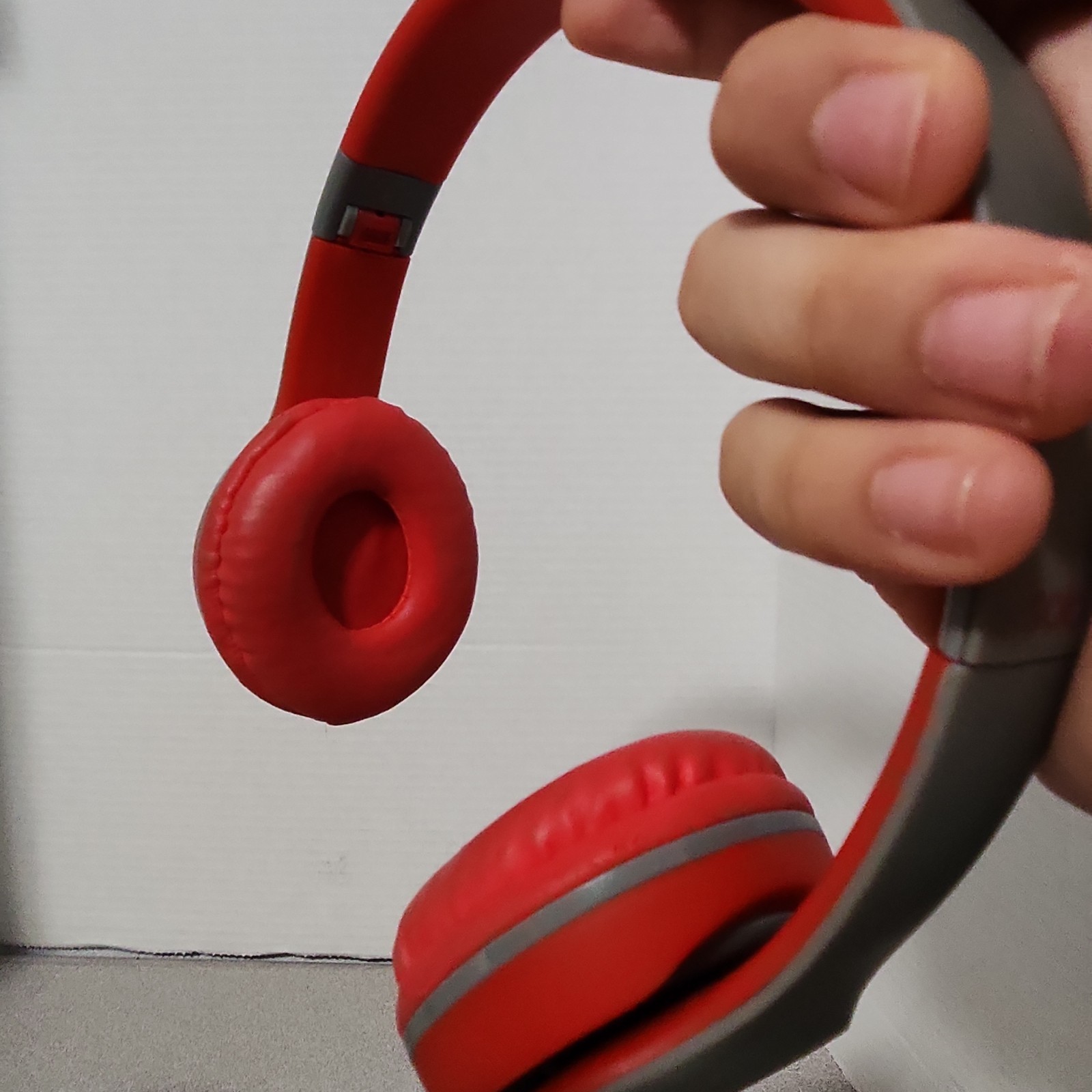 Beats by Dr. Dre Solo 2 Wireless On-Ear Headphones – Gray / Red – Tested Works