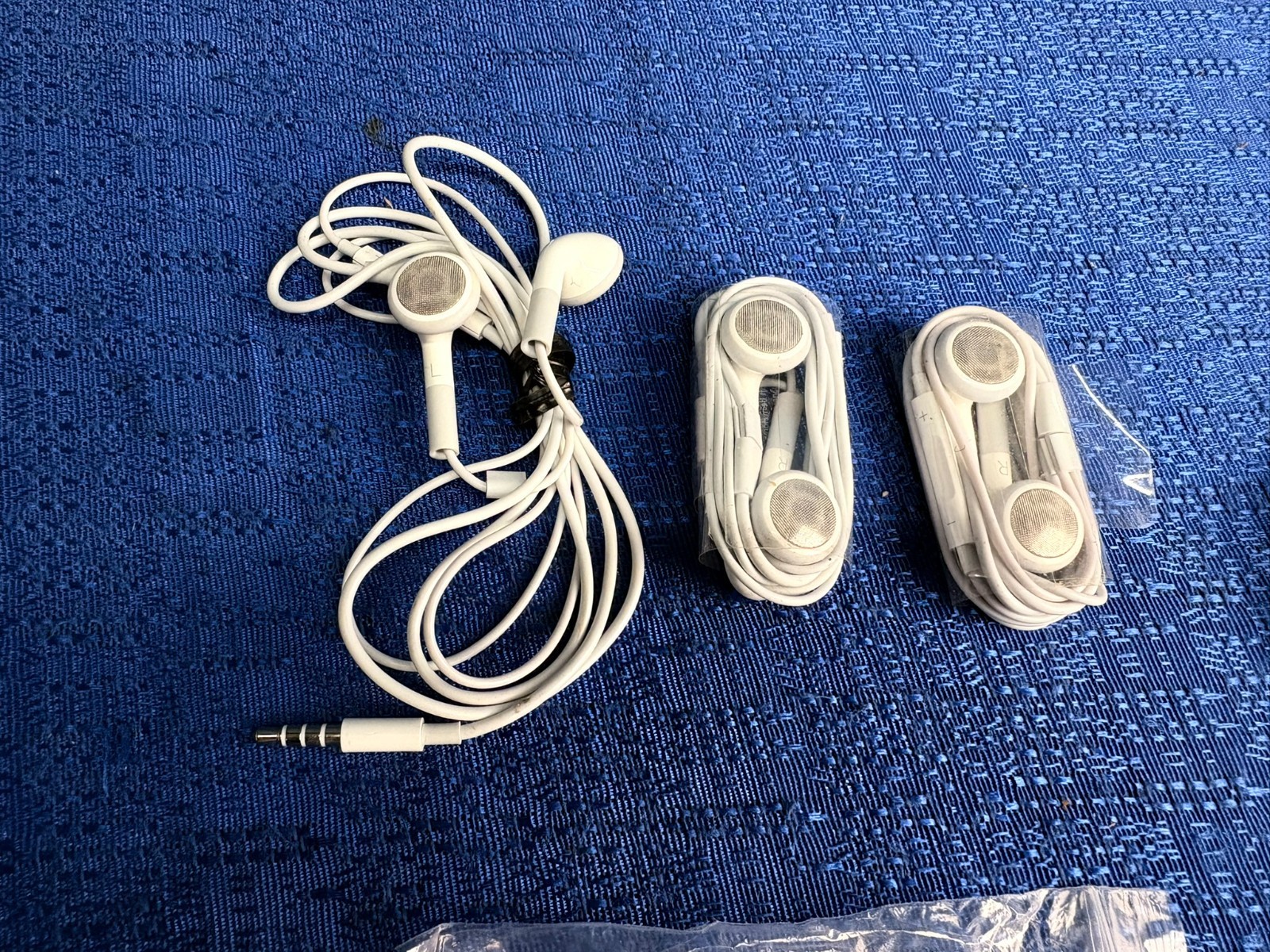 Lot of 7 Apple Earbud Earphone Headphones 3.5mm