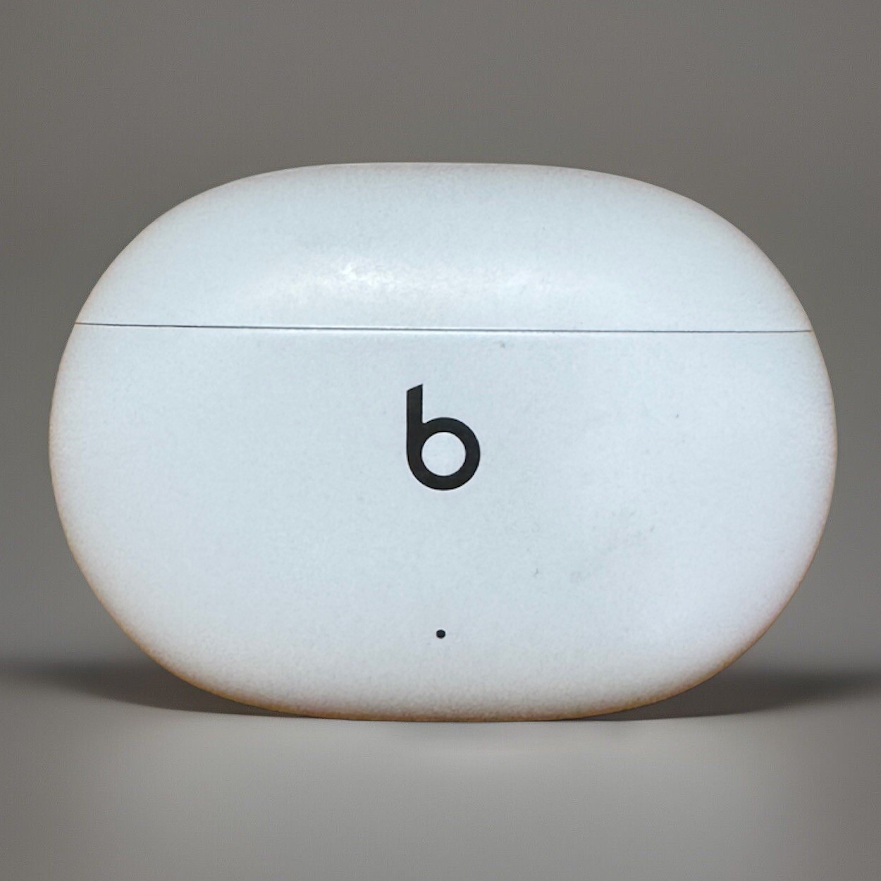 Beats by Dr. Dre Studio Buds – White – Apple