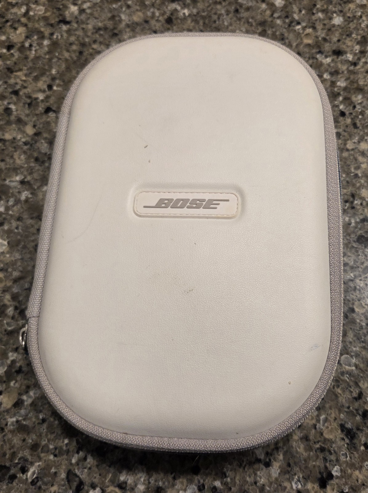 White Bose QC25 QuietComfort 25 Wired Headphones Excellent Condition.