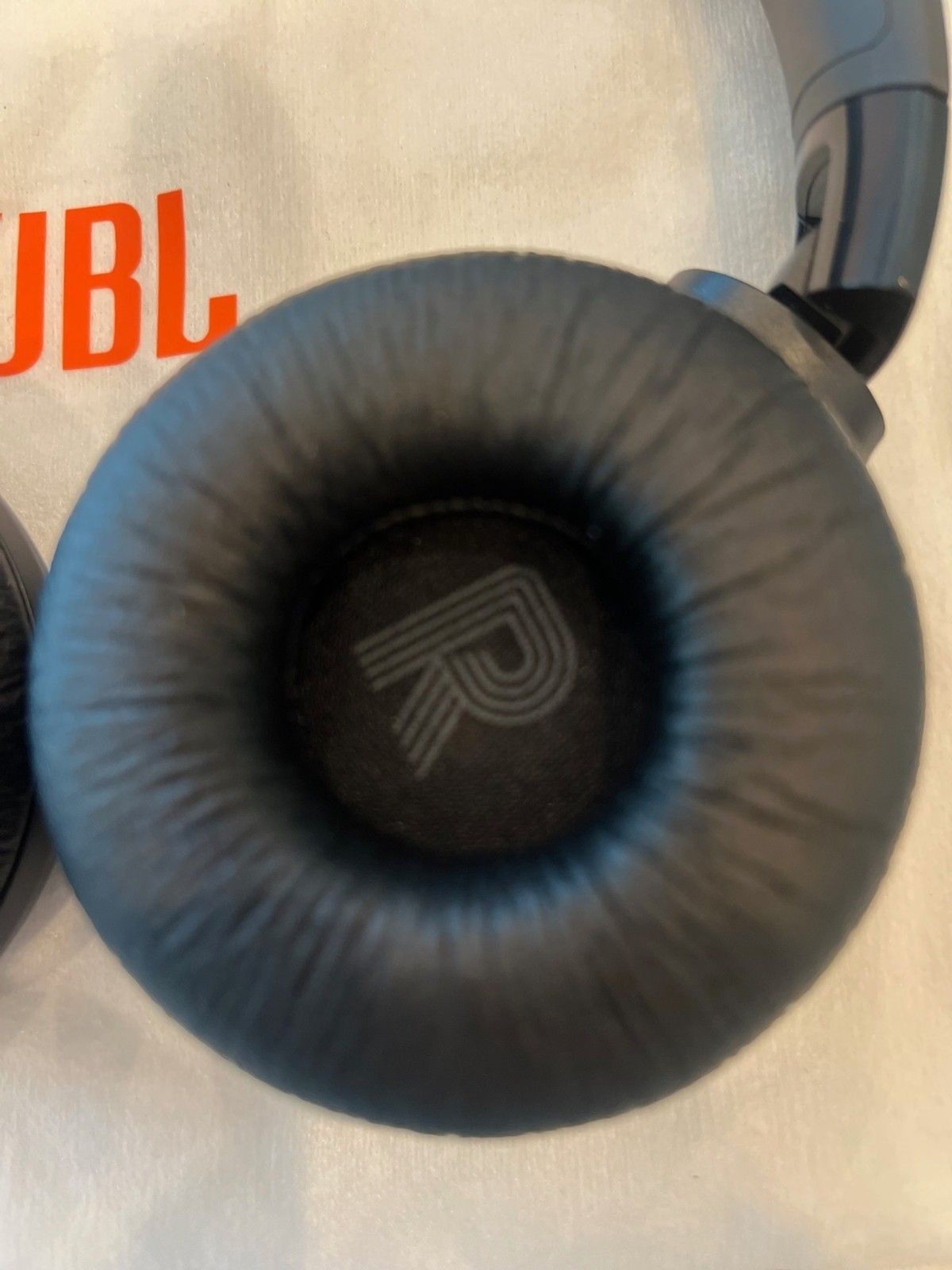 JBL Tune 520BT Wireless Bluetooth On-Ear Headphones With Built-In Microphone NEW
