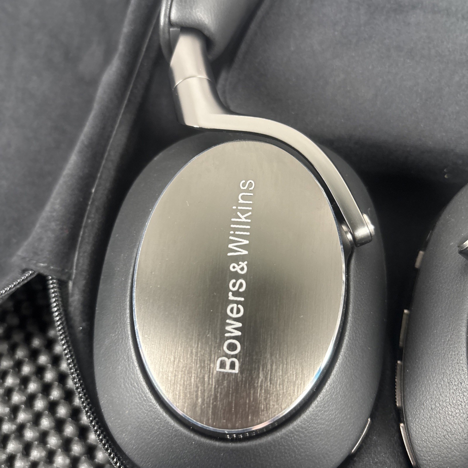 Bowers & Wilkins Px8 Wireless Over-Ear Bluetooth Headphones Black FP42951 – USED