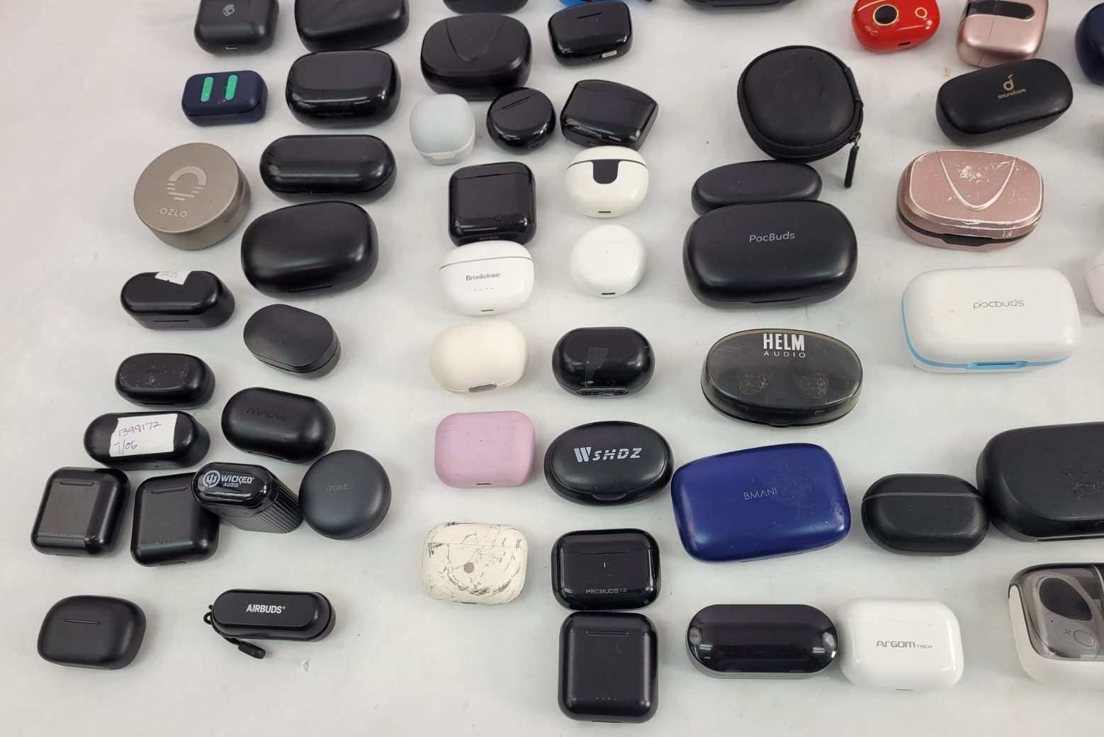 LOT OF 100 Skullcandy ALTEC TOZO Brookstone Generic In-ear Bluetooth Earbuds (2)