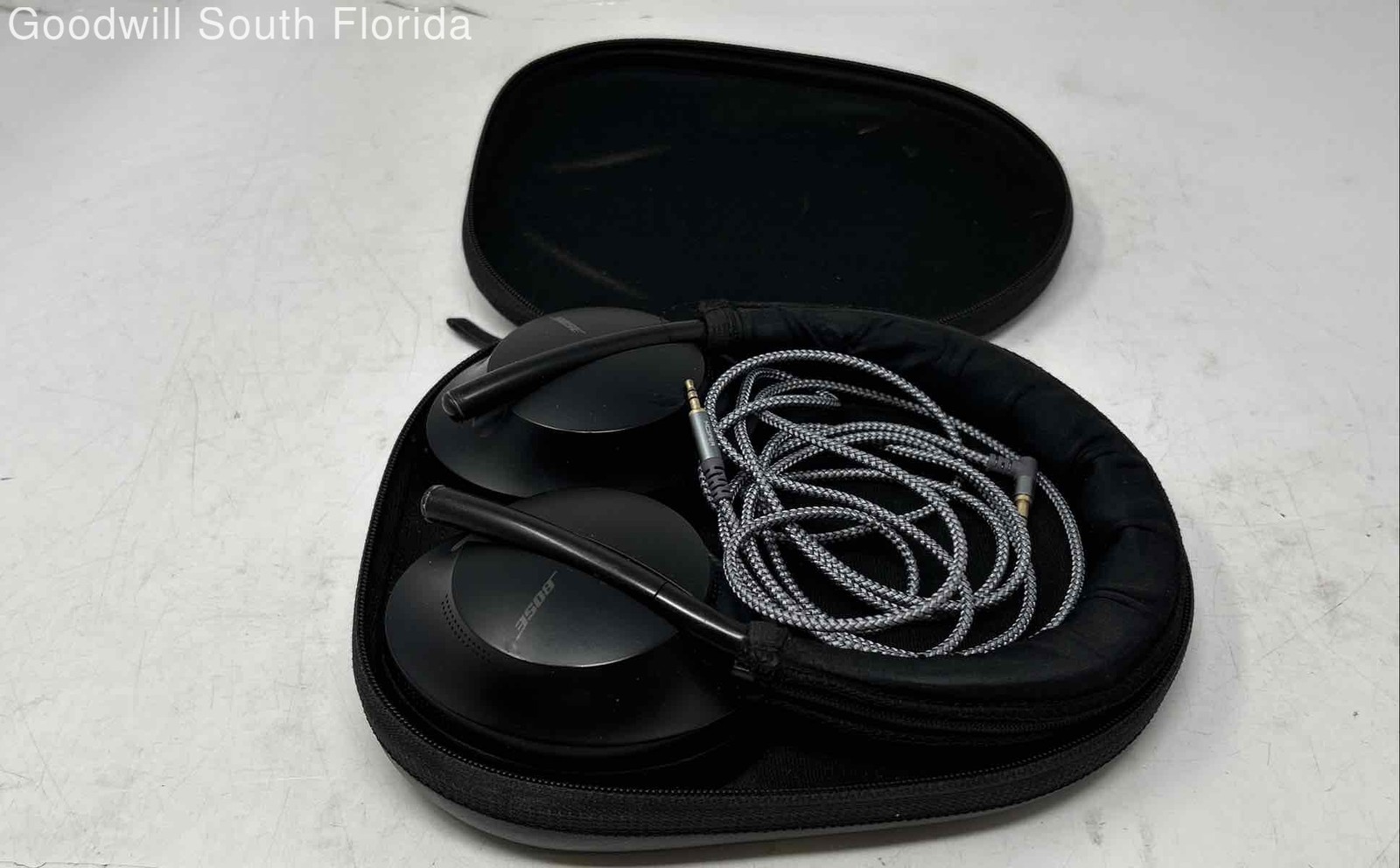 Bose Black Adjustable Headband Wired Over Ear Headphone With Case NCL