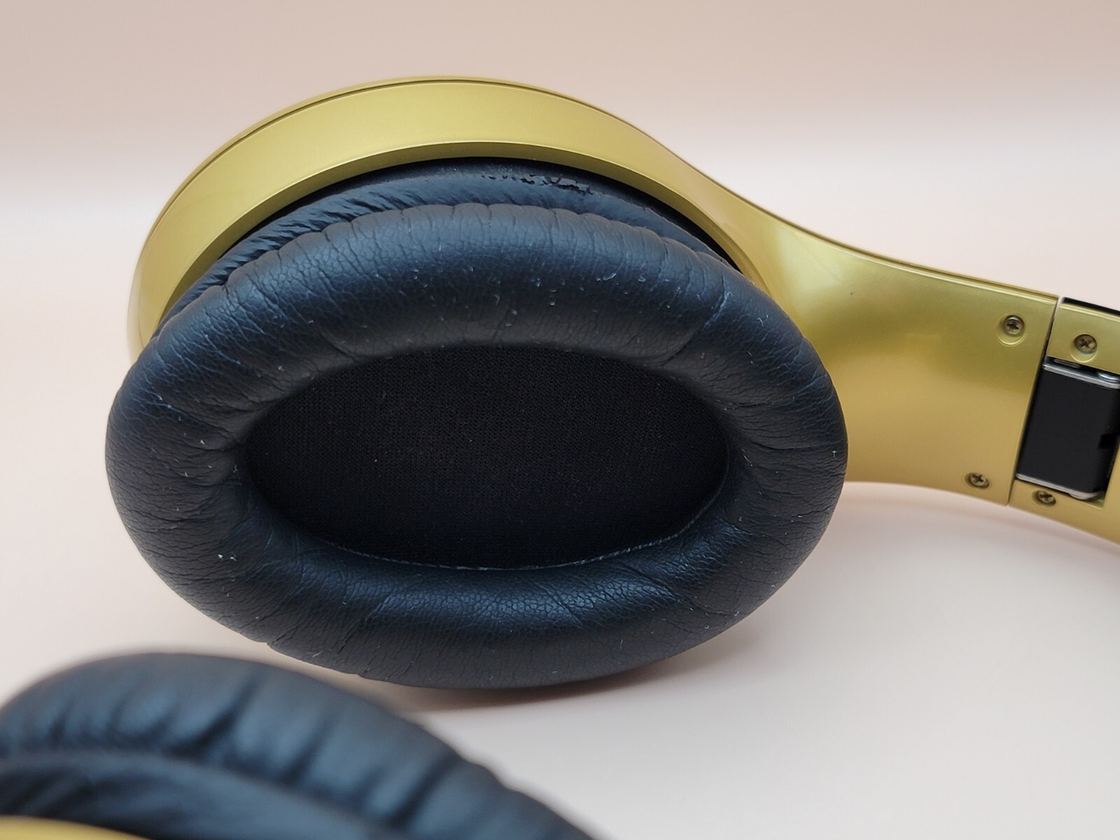 Soul by Ludacris SL300 Hi-Definition Headphones – Gold/Black [Tested] (No Cable)