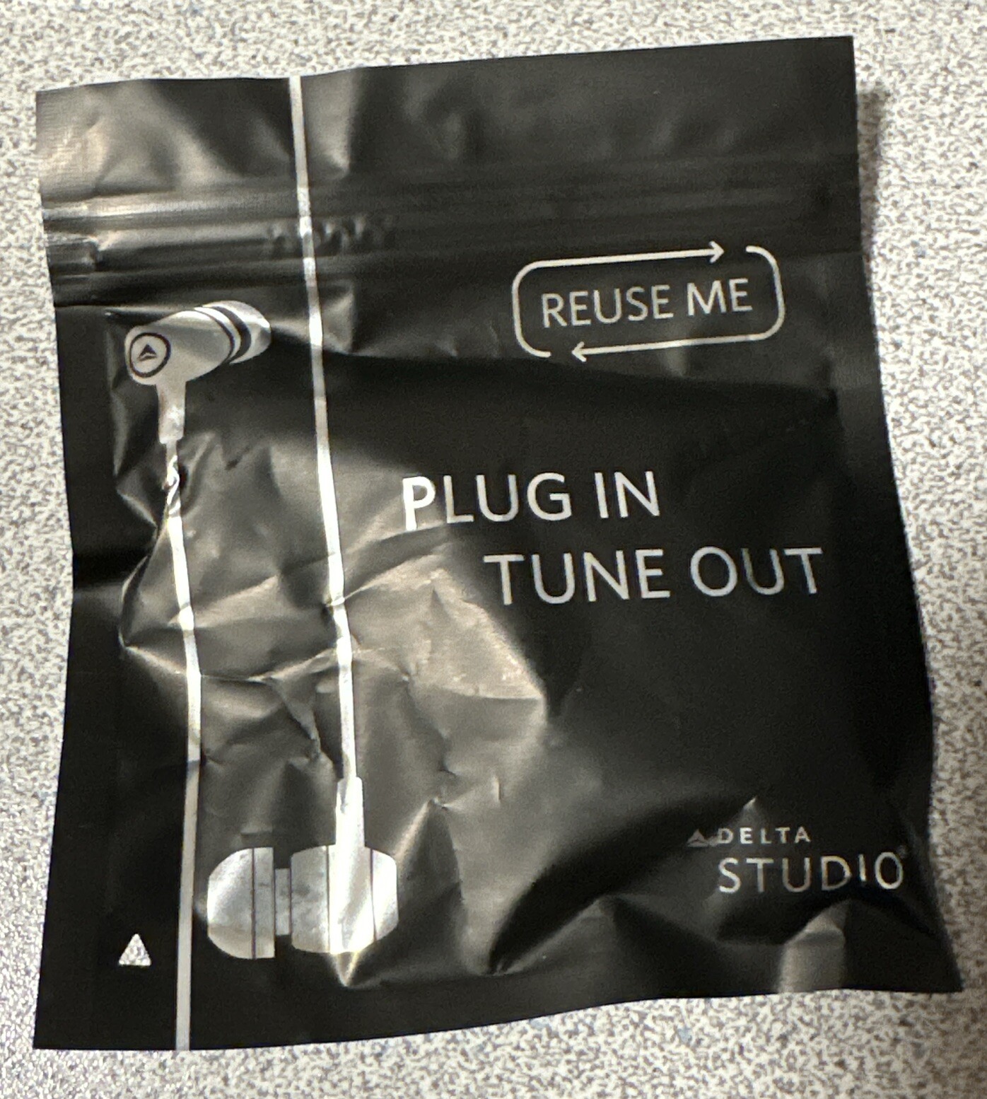 Delta Airlines Wired Earbuds “Plug In-Tune Out” Economy Studio SEALED/ Unopened