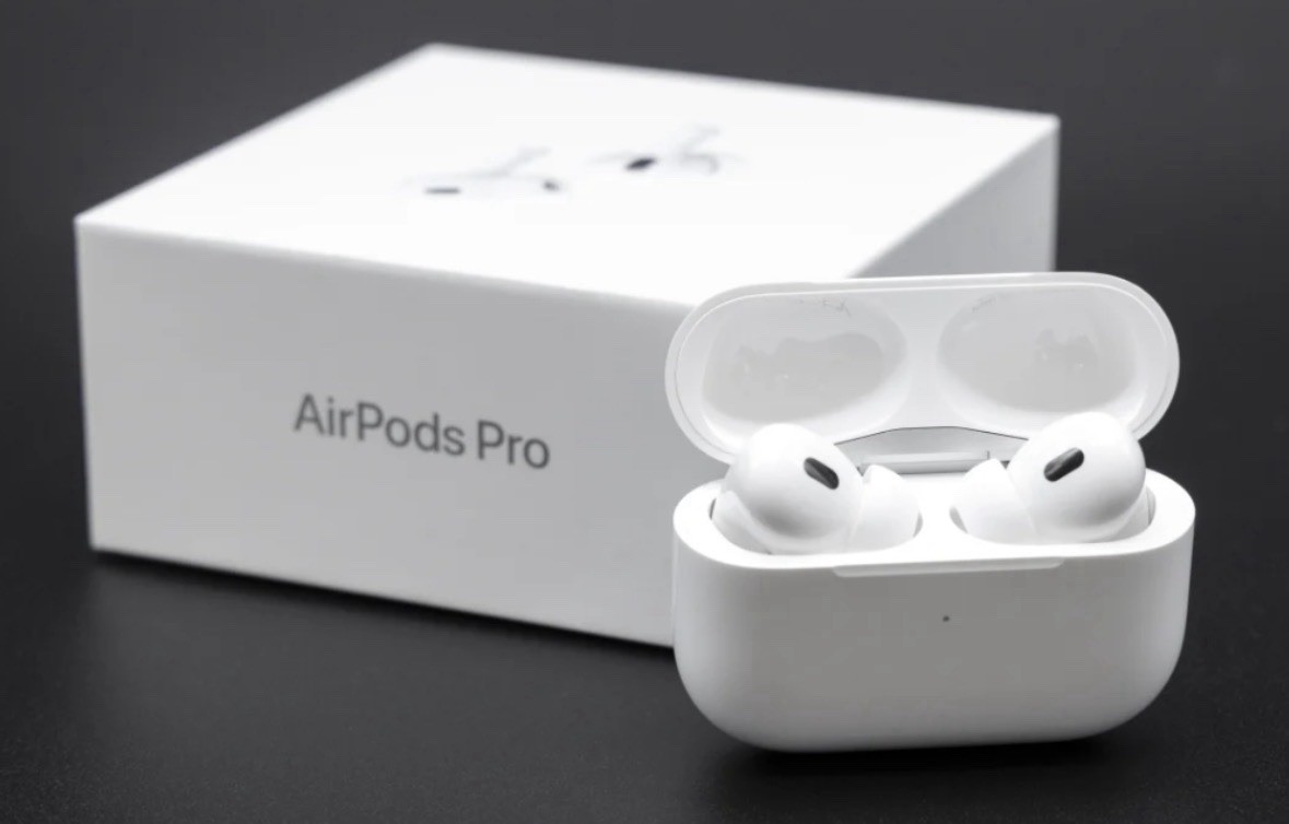 Apple AirPods Pro 3 White In-Ear Wireless Earbuds w/ Case, Box, ANC, USB-C