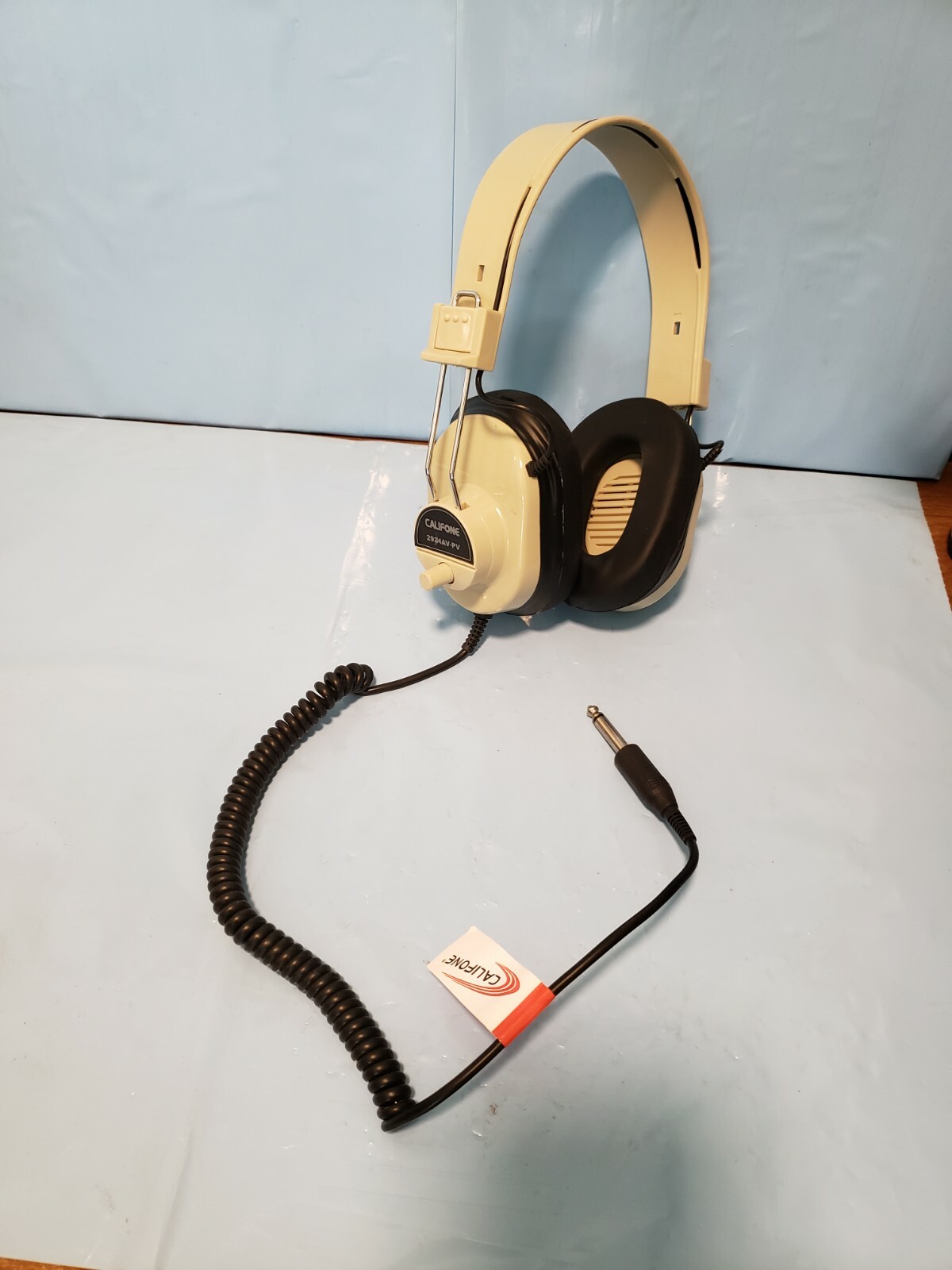 9 X GENUINE CALIFONE Deluxe Mono Headphone with Volume Control Fixed Coiled Cord