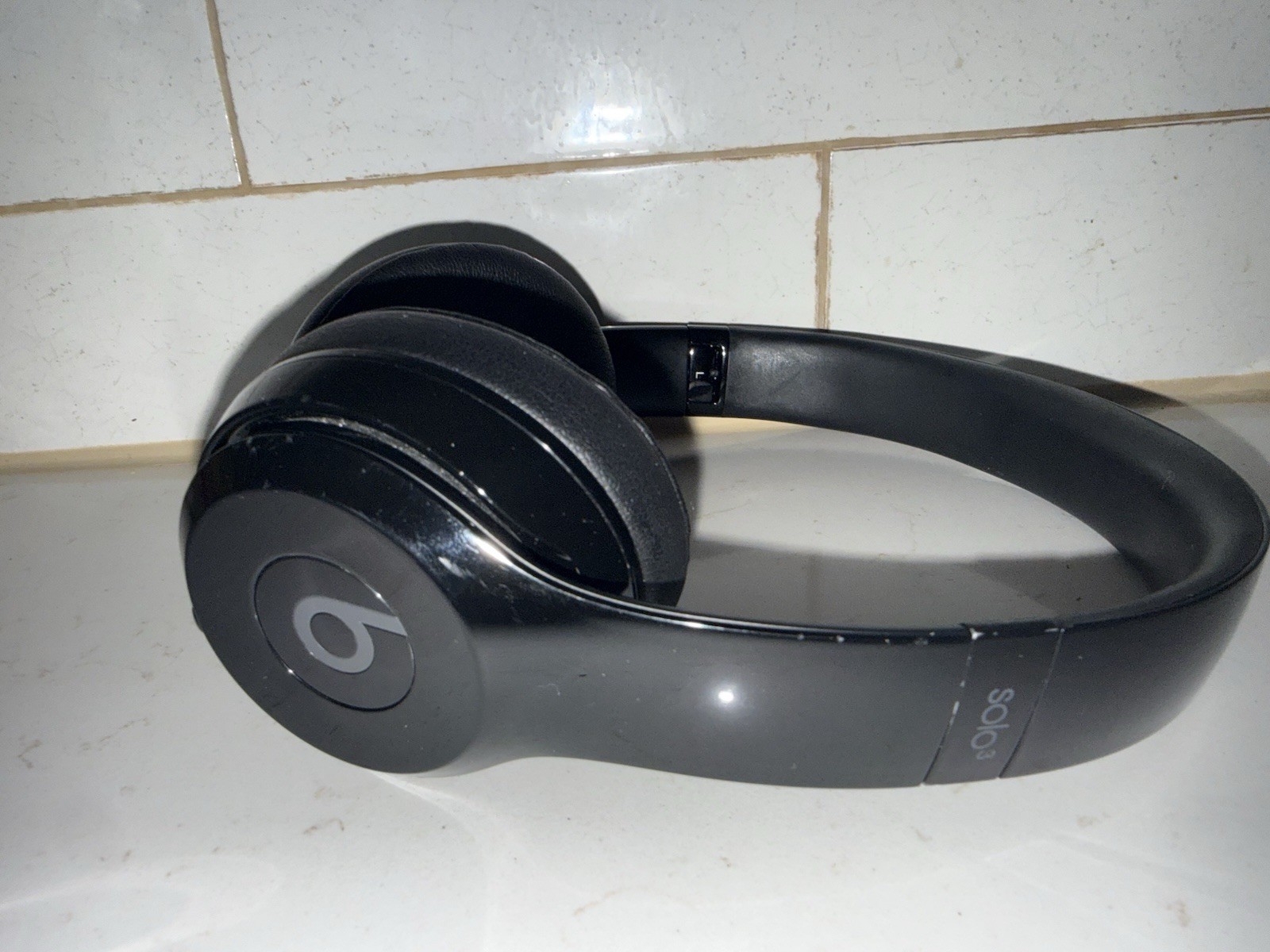 Beats by Dr. Dre Solo3 Over the Ear Headphone – Gloss Black