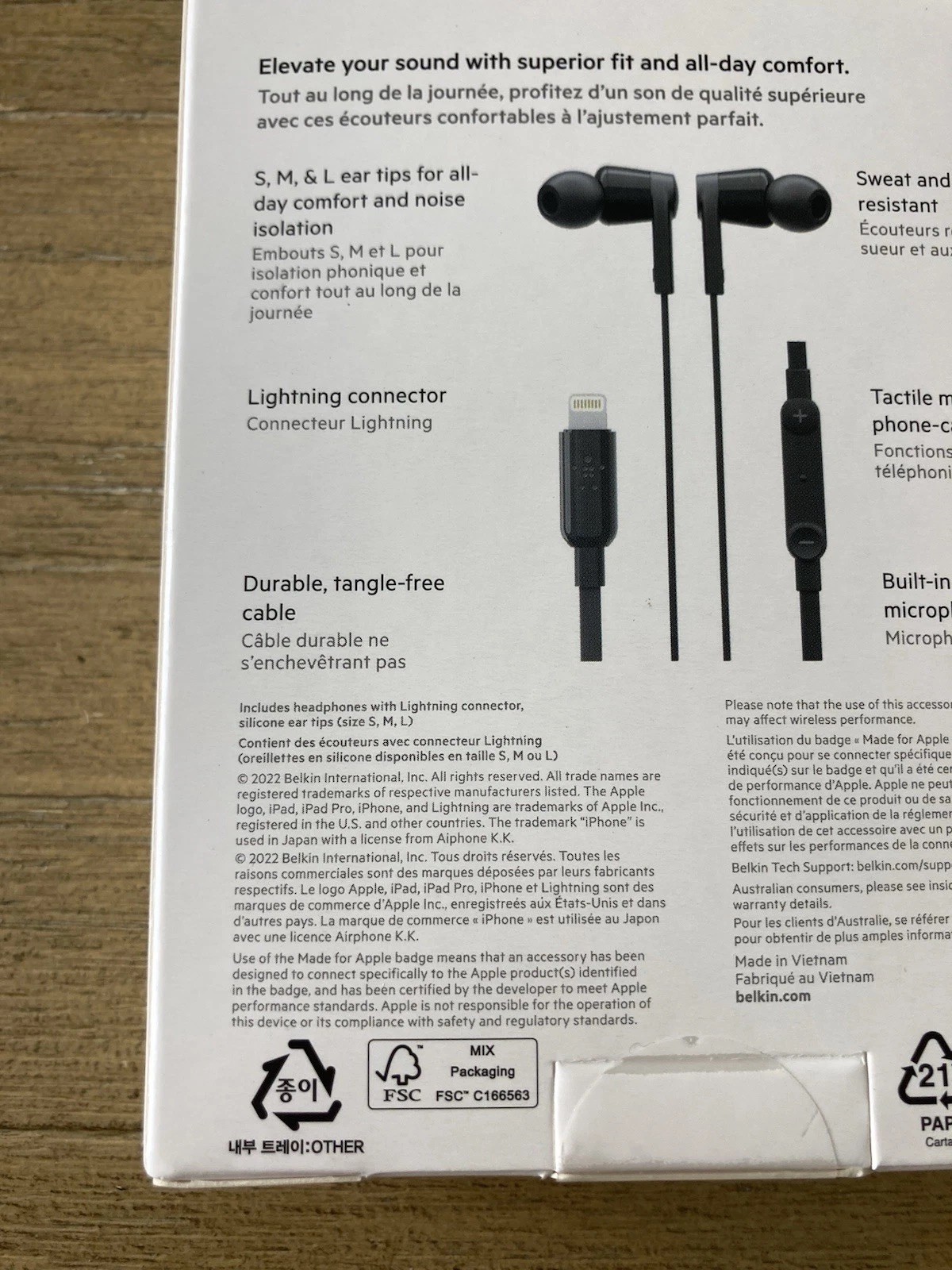 NEW BELKIN WIRED HEADPHONES WITH LIGHTNING CONNECTOR BLACK NEW IN BOX