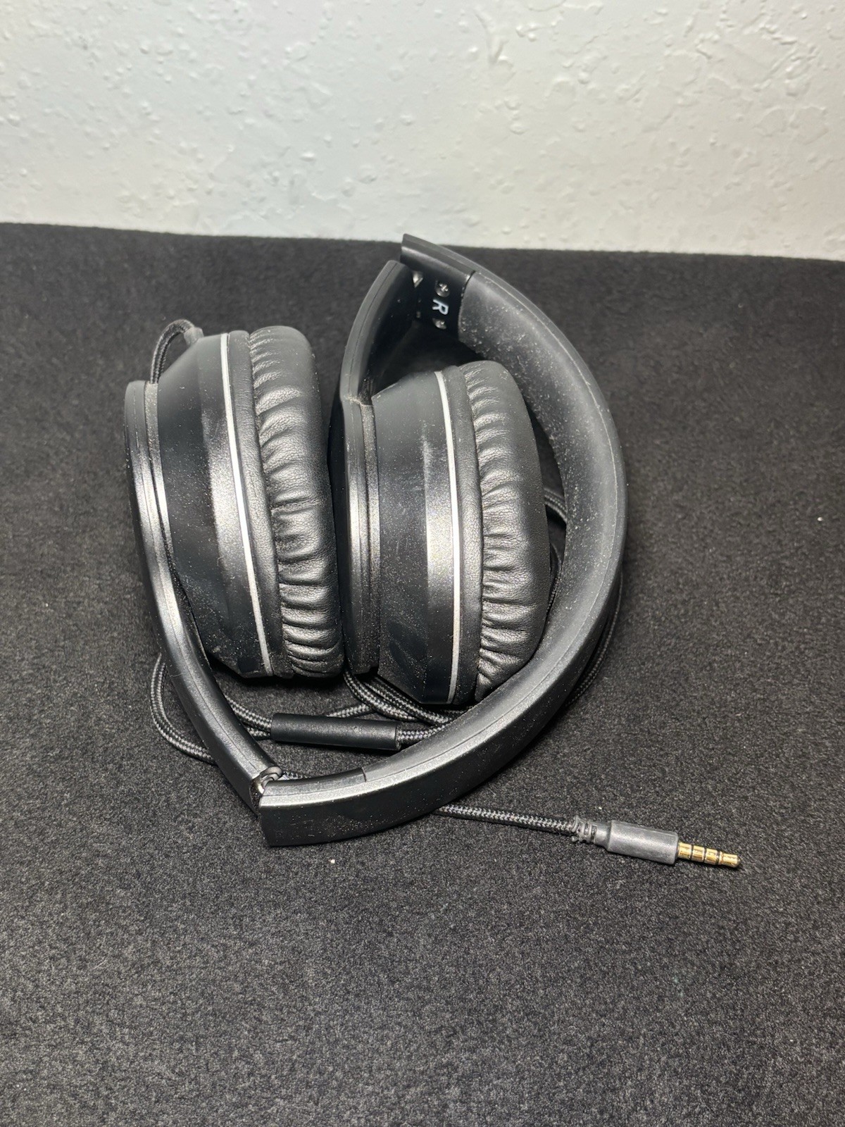 Lorelei X6 Over-Ear Wired Black Headphones Foldable Design Tangle Free Cable