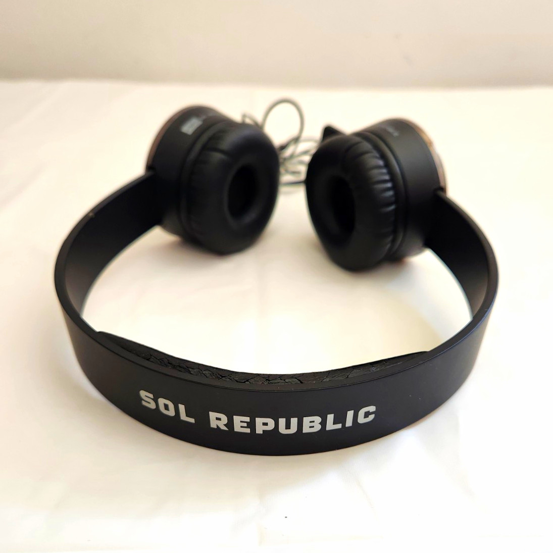 SOL REPUBLIC Tracks V8 Wired On-Ear Headphones Black/Silver 3.5mm Adjustable