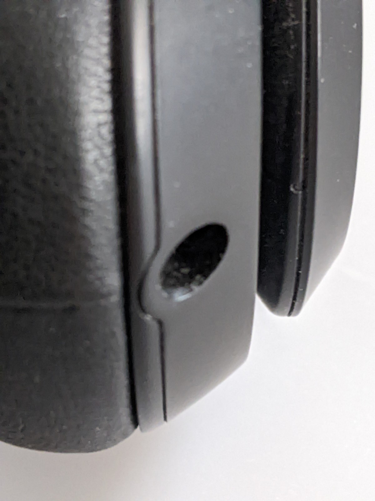Beats Studio3 Over the Ear Wireless Headphones – Black. Please read description.