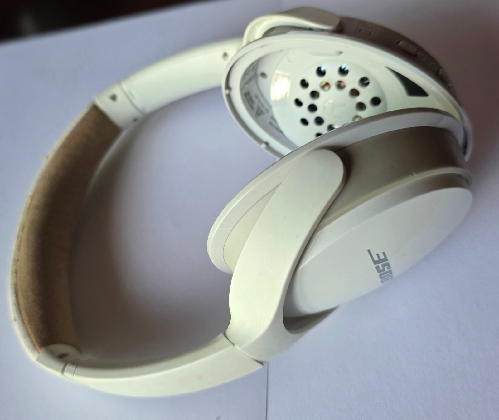 White Bose Soundlink Around Ear II Wireless Headphones wt WEAR & MISSING EARPADS