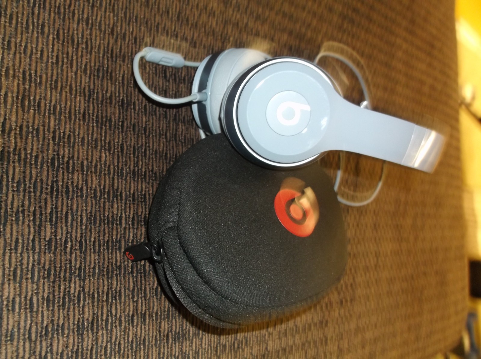 Beats by Dr. Dre~ Solo B0518 ~Blue/Gray~ Wired Headphones with Case
