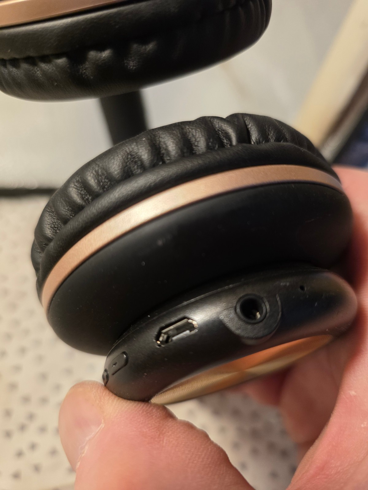 Hype Vinyl Pro Wireless Headphone bluetooth wireless headphones I think Unbrande