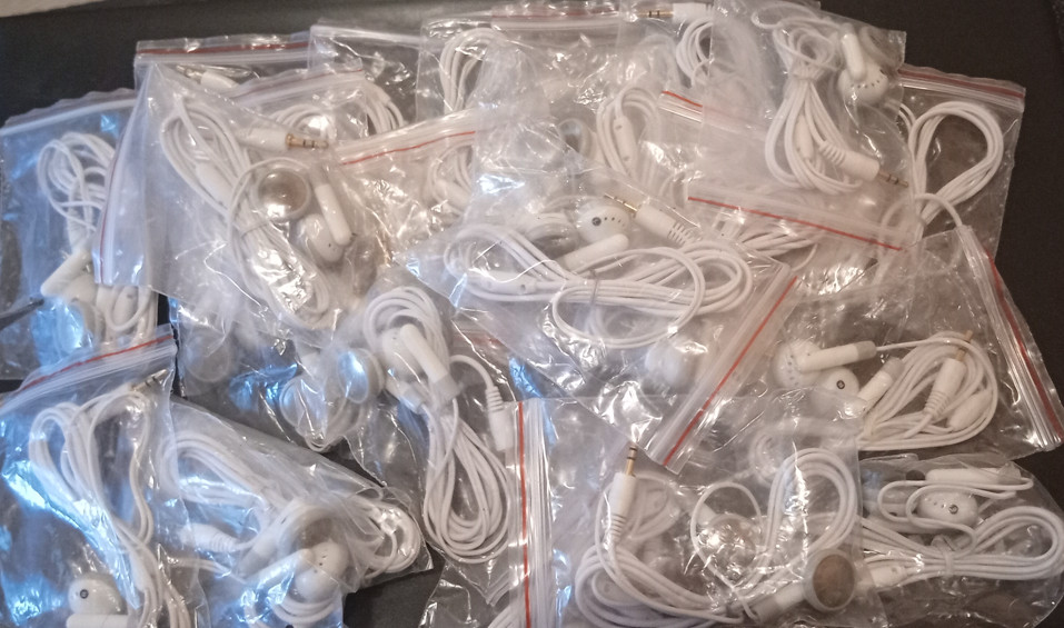 Wholesale Lots of Vintage Style MICRO JACK Headphones Earbuds 2.5mm Jack
