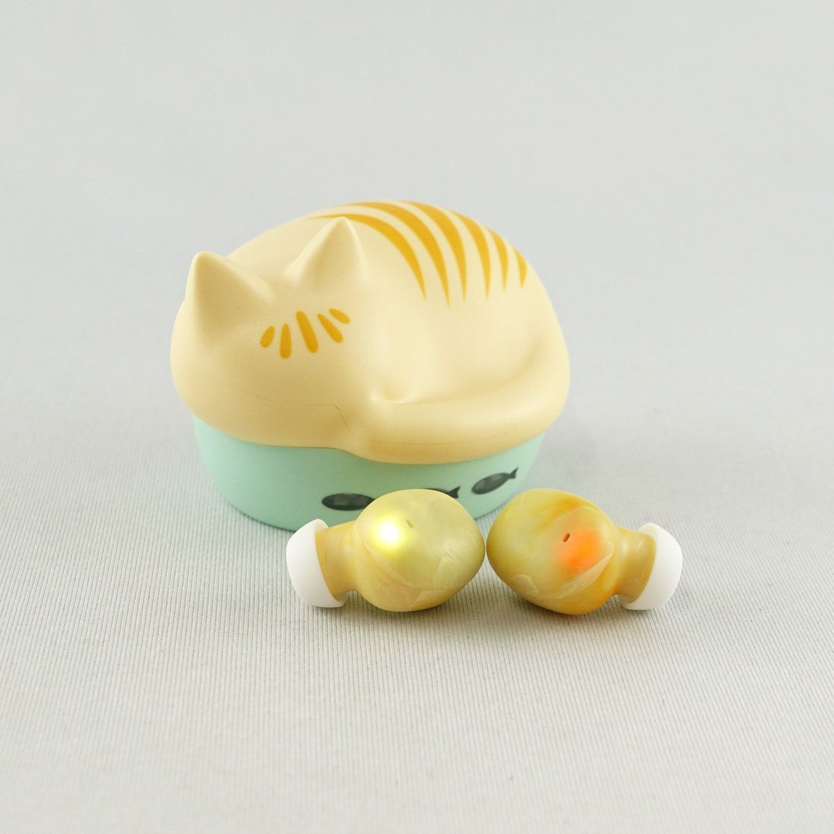 radius NEKO True Wireless Earphones Bluetooth Mike HP-C28BTC Japan New