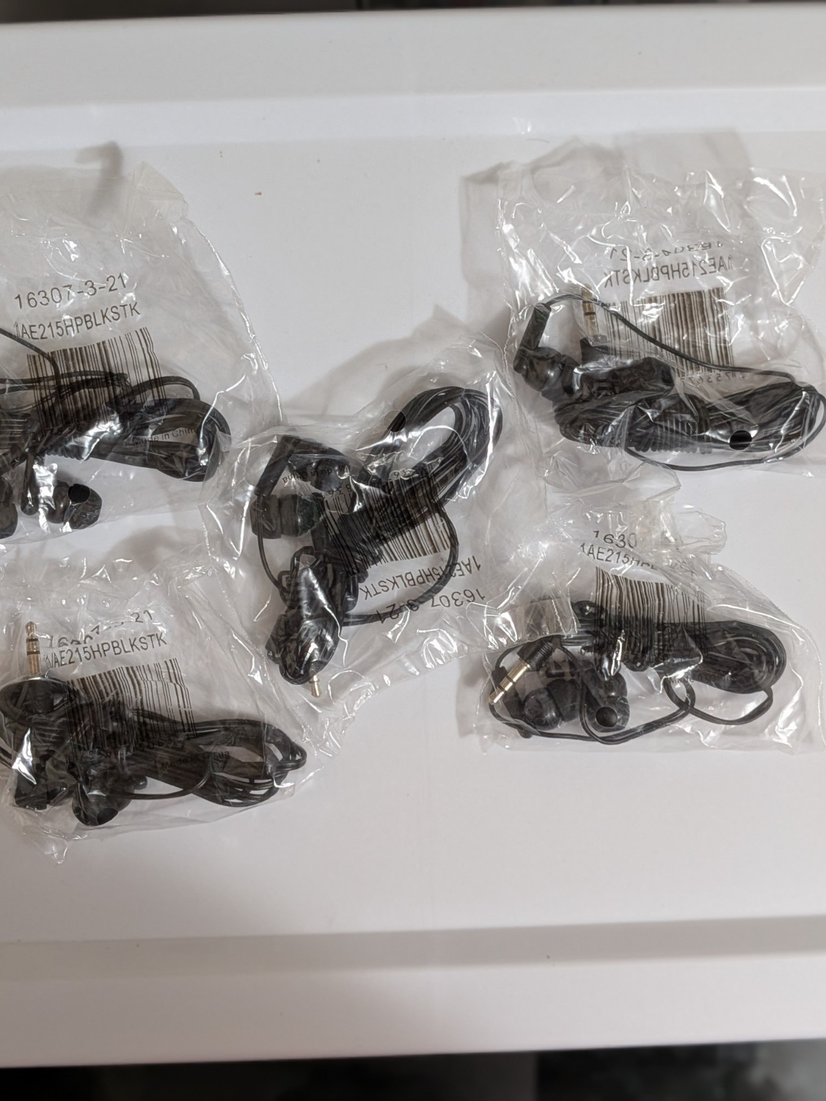 BULK WHOLESALE Lot of 100 Black 3.5mm In Ear Earbuds / Headphones / Earphones