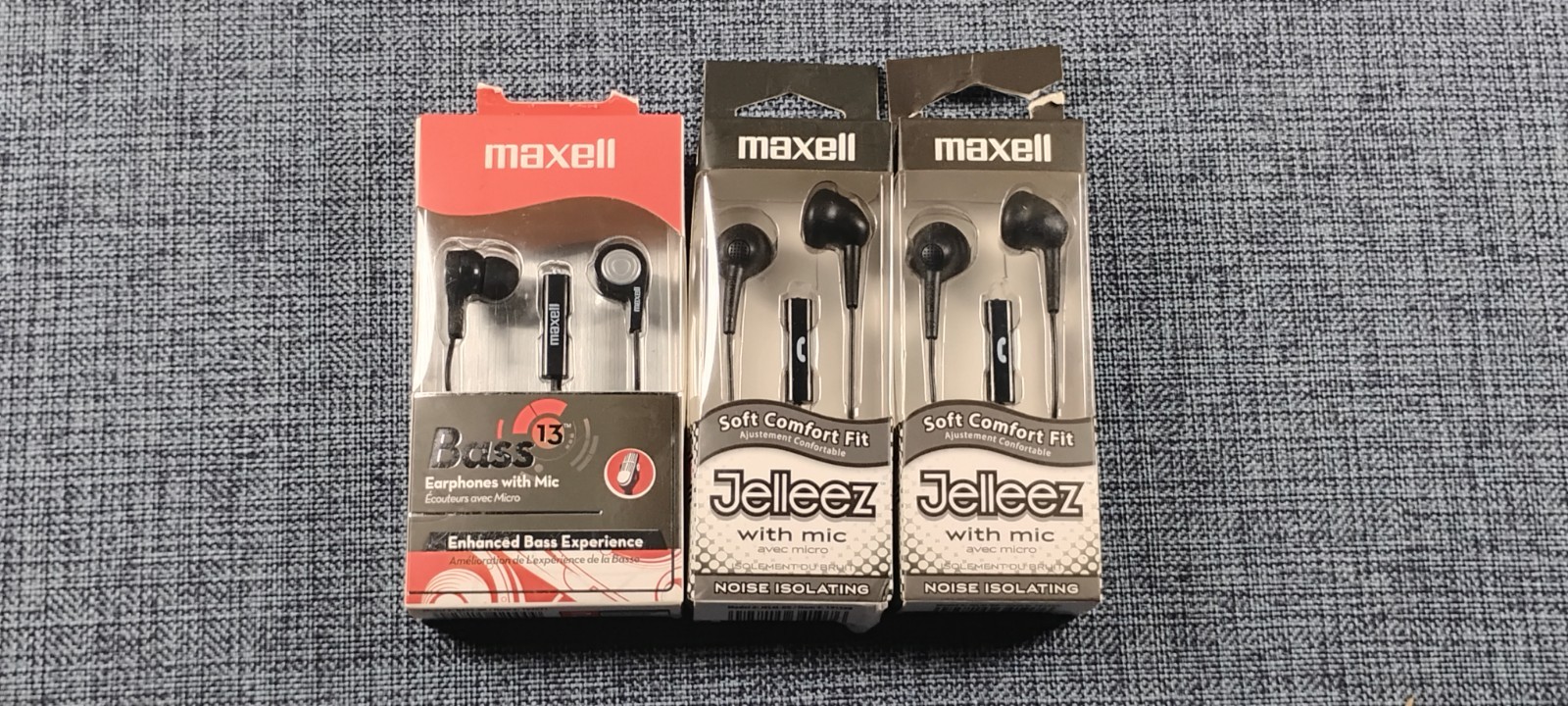 Maxell Bass 13 – Earbuds with Mic. Bass Noise Isolation + 2x Jelleez (BLACK) Lot