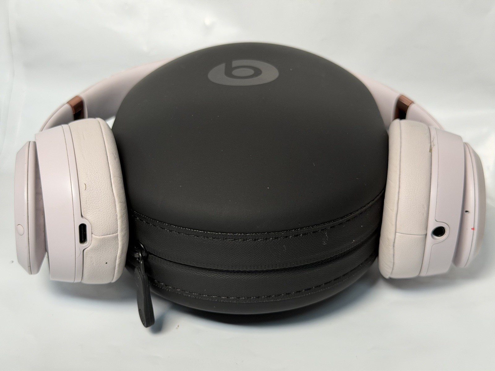 Beats Solo 4 Wireless Cloud Pink Rose Gold Headphones by Dr. Dre Storage Case