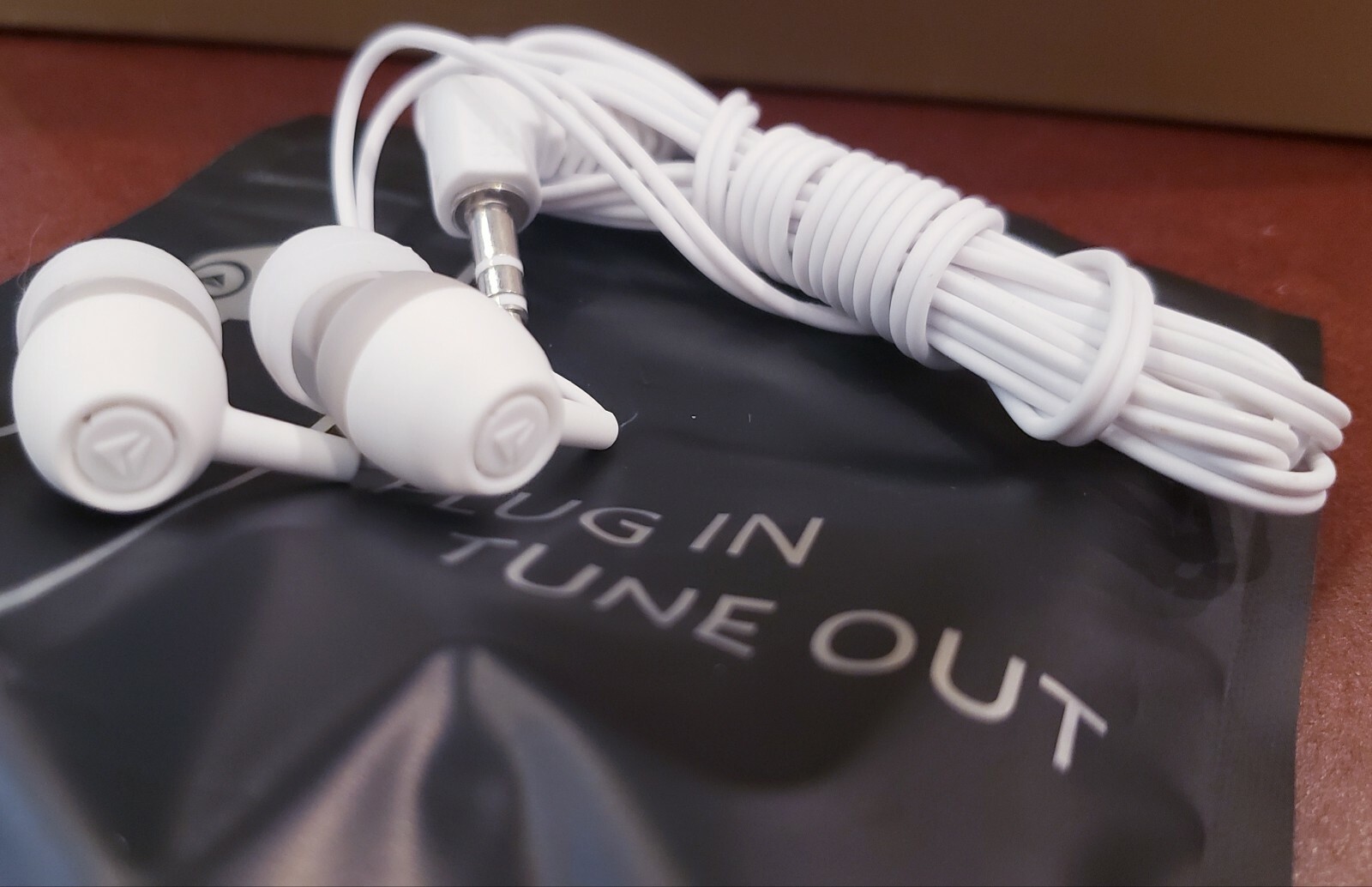 Premium Earbuds Brand New Delta Airlines 044208424