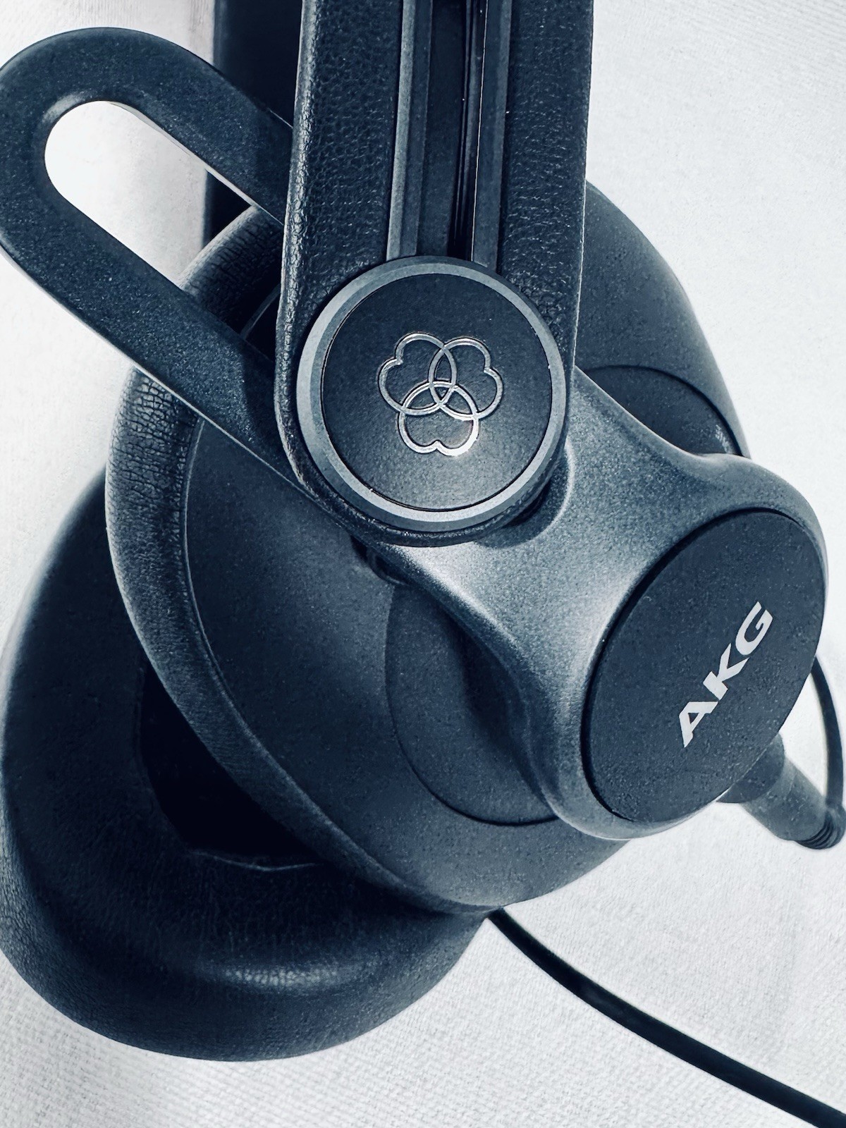 AKG K371 Over-Ear Closed-Back Pro Studio Headphones 50MM Drivers 3 Cables Bag