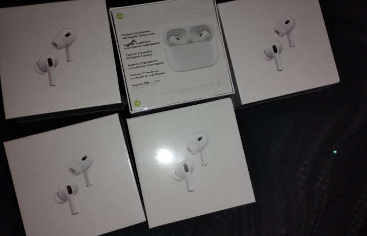 Apple AirPods Pro White Wireless Bluetooth In-Ear Earbuds w/ Built-In Mic