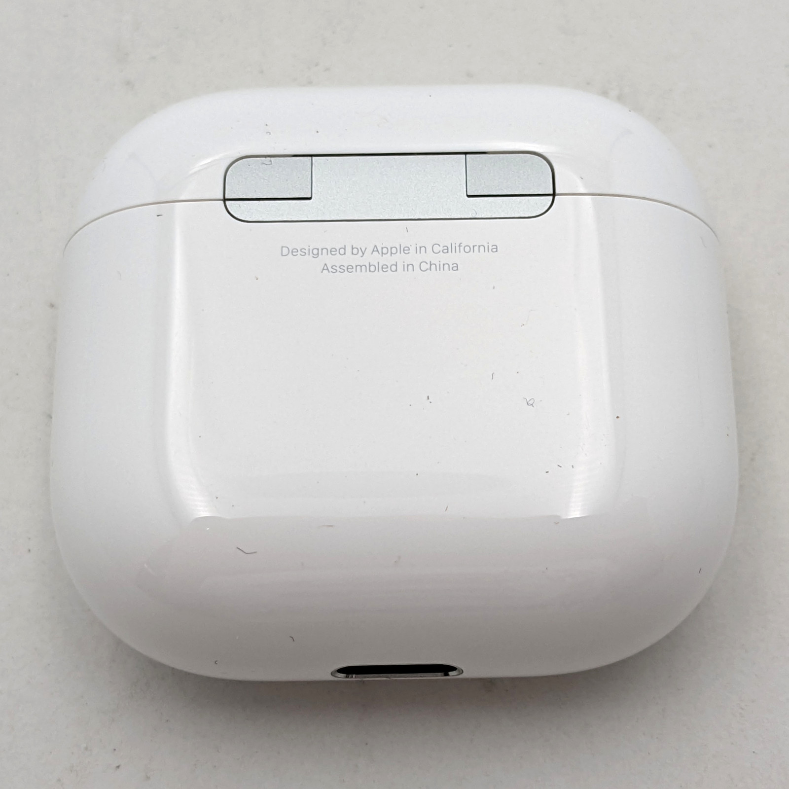 Apple AirPods 4th Gen Earbuds & Case – (A3050 A3053 A3058) – MXP63LL/A