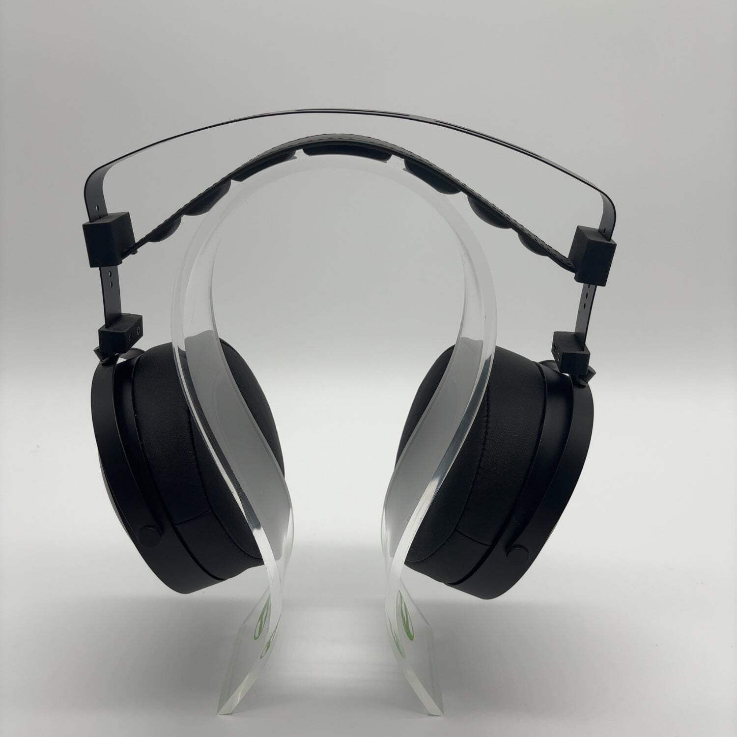 Monolith M1060C Planar Wired Over-Ear Headphones Brown M1060C