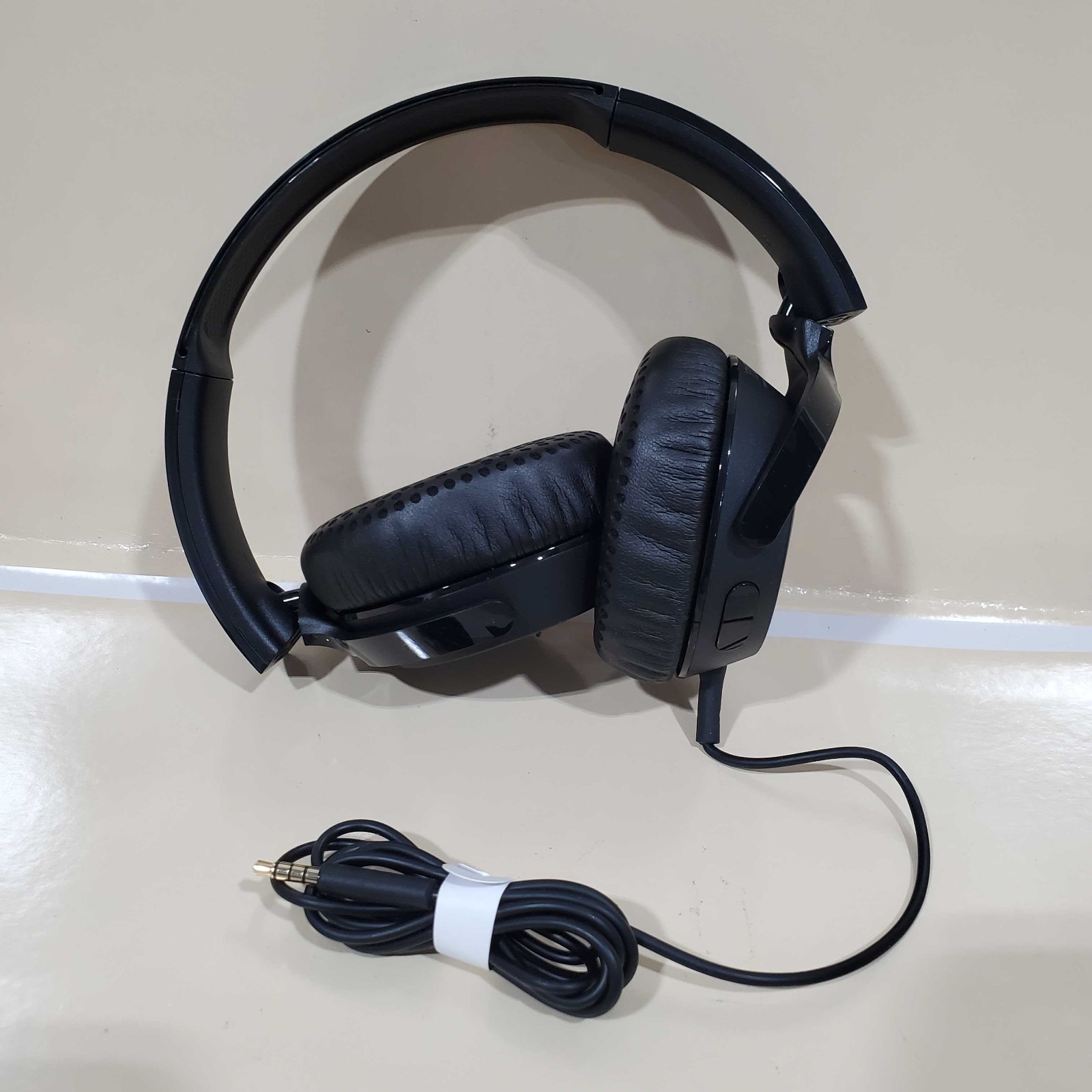 NEW Skullcandy Riff Wired On Ear Headphones with Mic Black