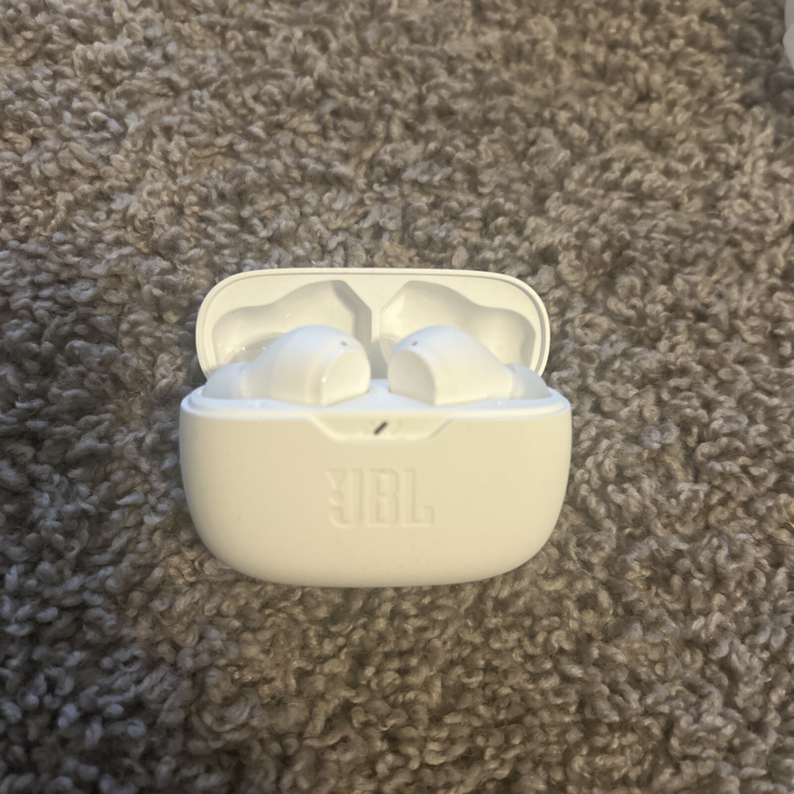JBL Vibe Beam True Wireless In-Ear Headphones – White (JBLVBEAMWHTAM)