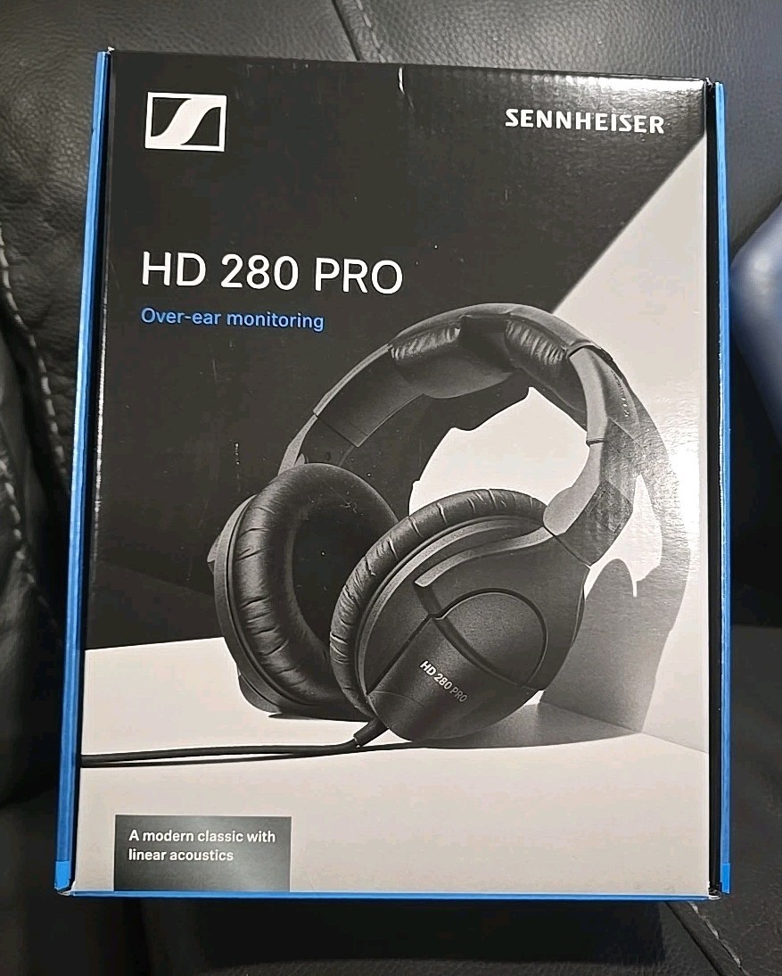SENNHEISER HD 280 Pro Over the Ear Headphones Black. Great Condition W/Box