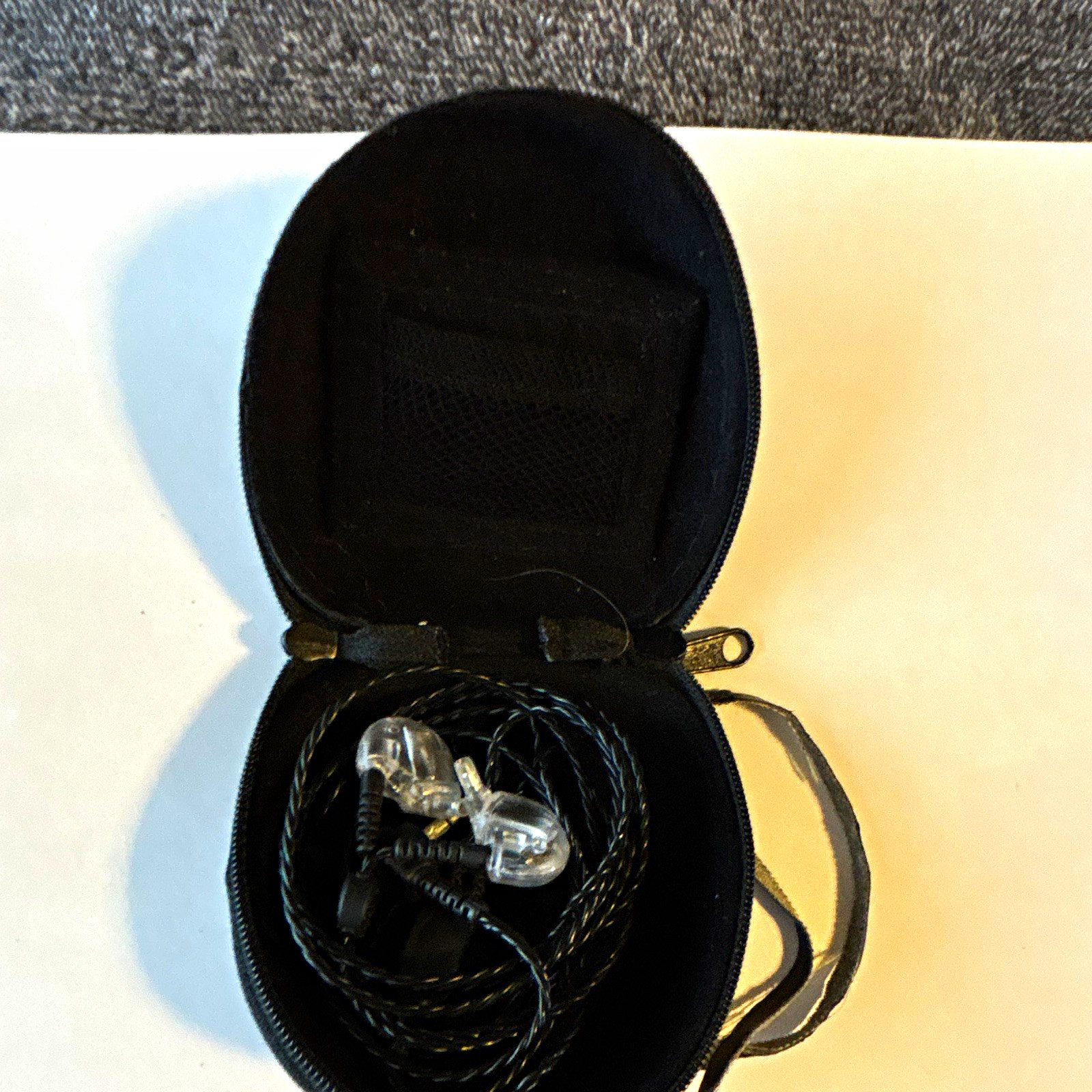 UM1 Black/Clear Wired In-Ear Earbuds Stereo 3.5mm w/ Zipper Case 1.2m