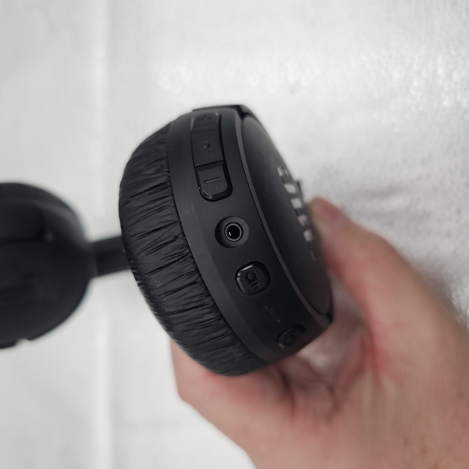JBL Tune 670NC Pure Bass Sound Wireless Over-Ear Noise Cancelling Headphones