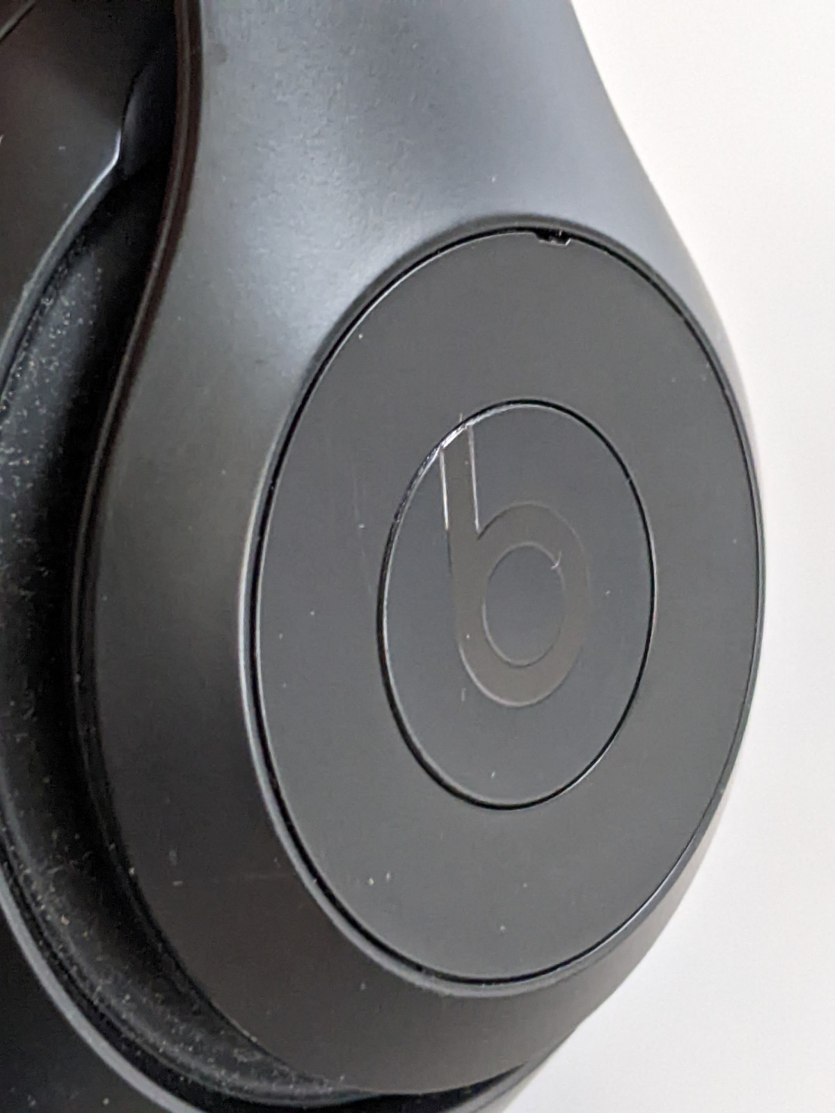 Beats Studio3 Over the Ear Wireless Headphones – Black. Please read description.