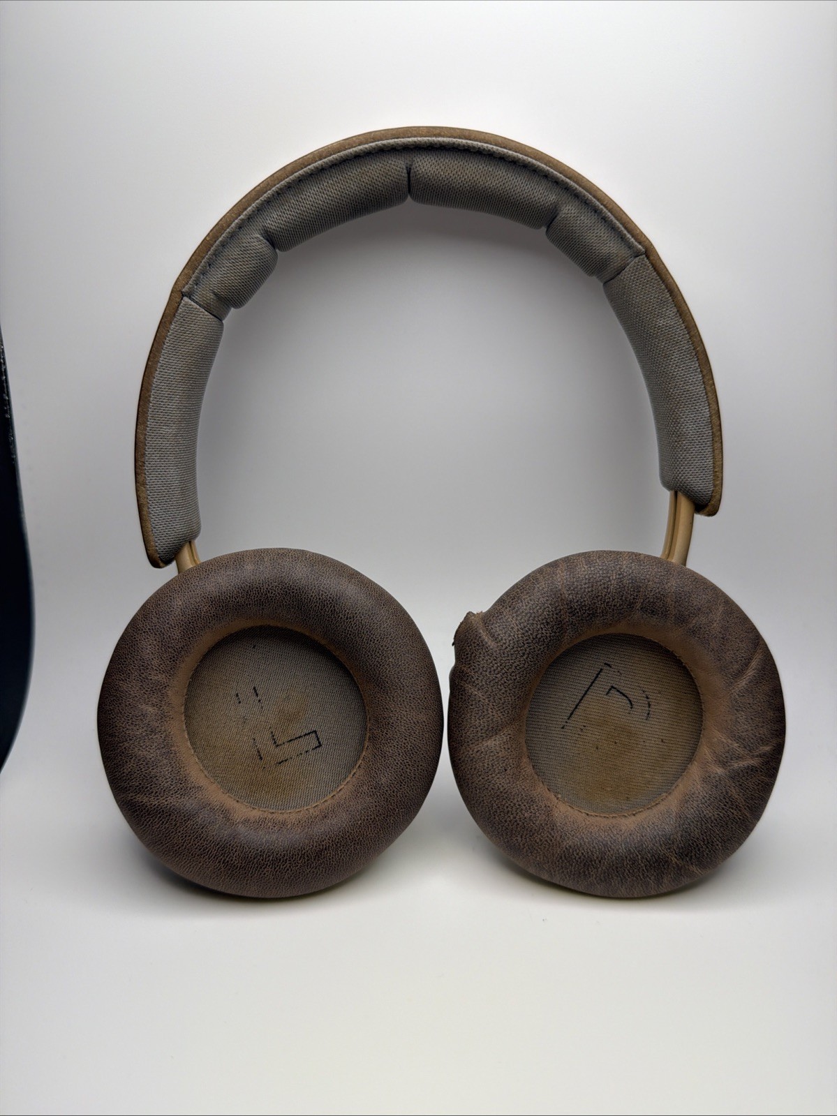 Bang & Olufsen Beoplay H9 Gen III Over the Ear Wireless Bluetooth Headphones