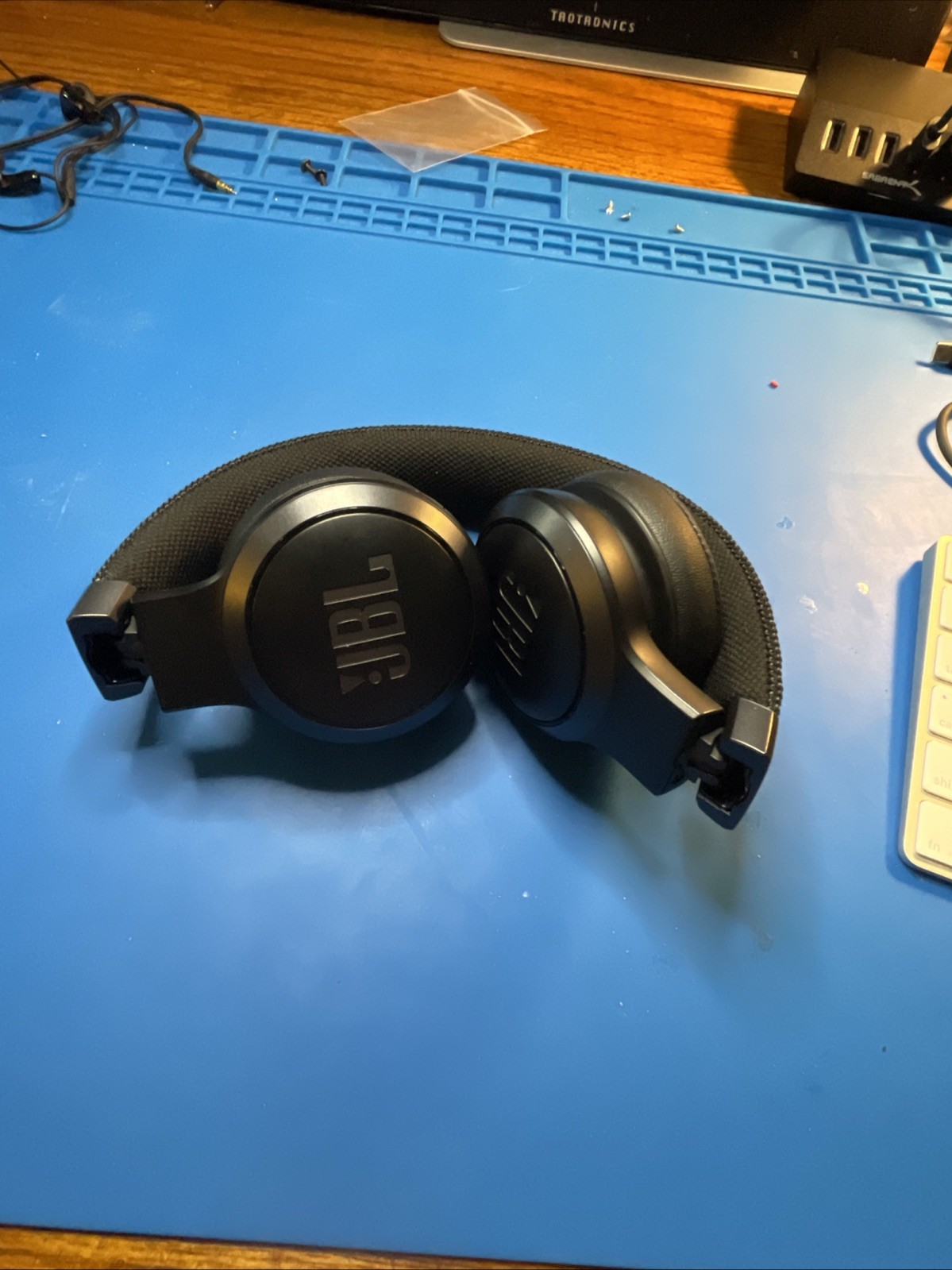 Near Mint JBL LIVE 460NC Wireless Noise Cancelling On-Ear Headphones Black