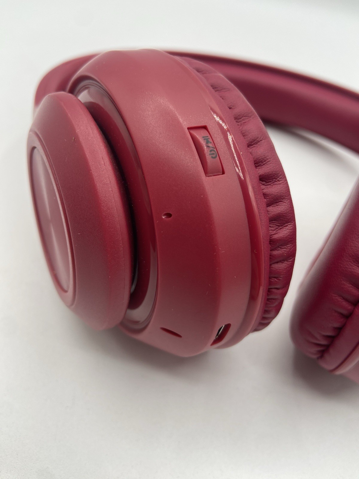 Brookstone BSBTH325 Red Bluetooth Wireless Over-Ear Headphones Tested Maroon