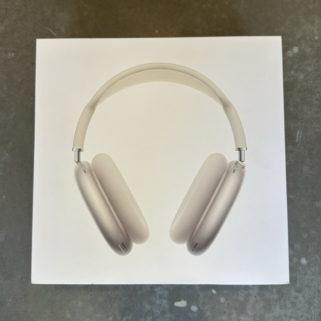 Apple AirPods Max 2 Silver Over-Ear Headphones Bluetooth USB-C w/ Smart Case
