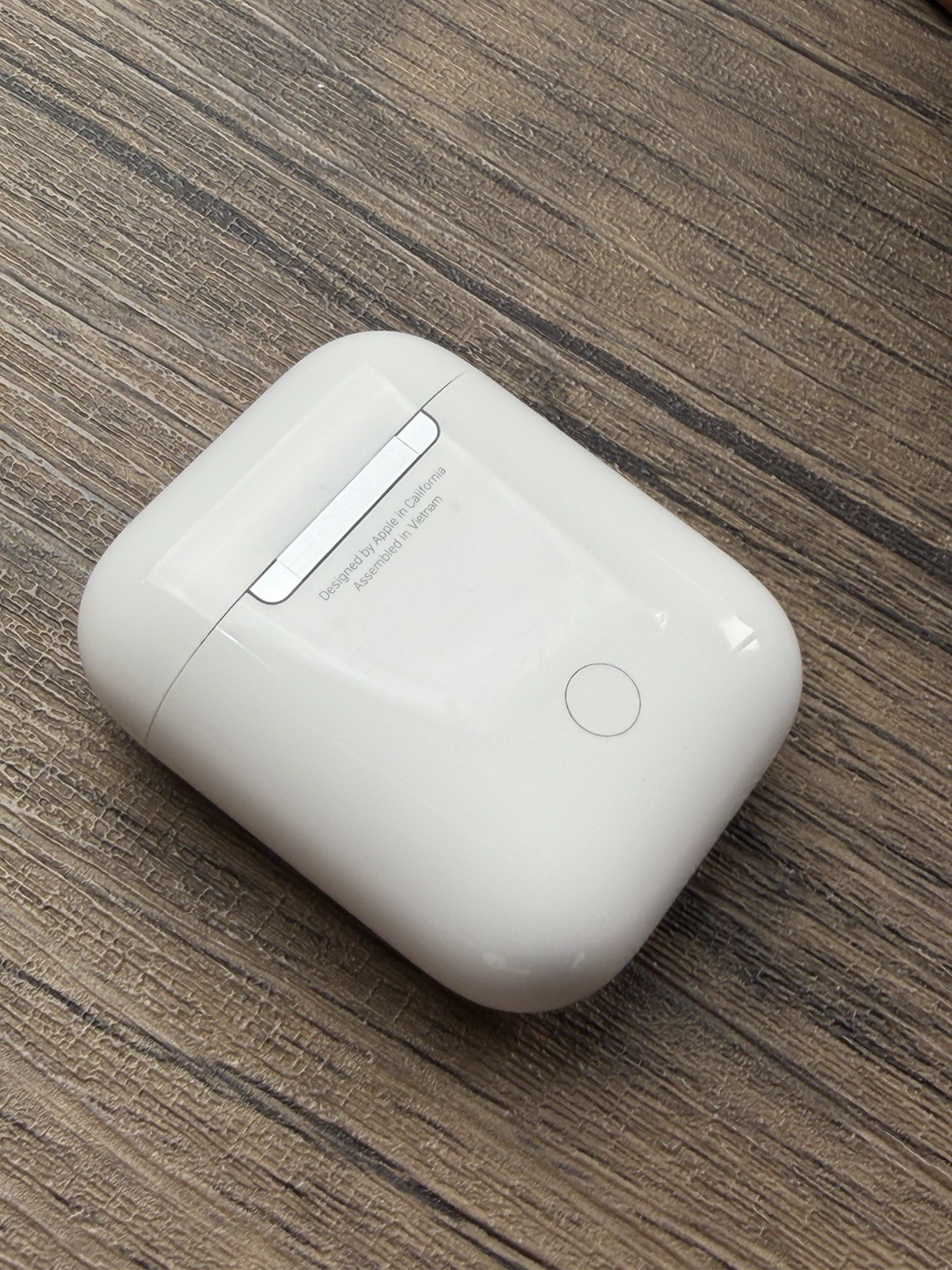Apple AirPods gen 2 White In-Ear Bluetooth Wireless Earbuds w/ Charging Case.