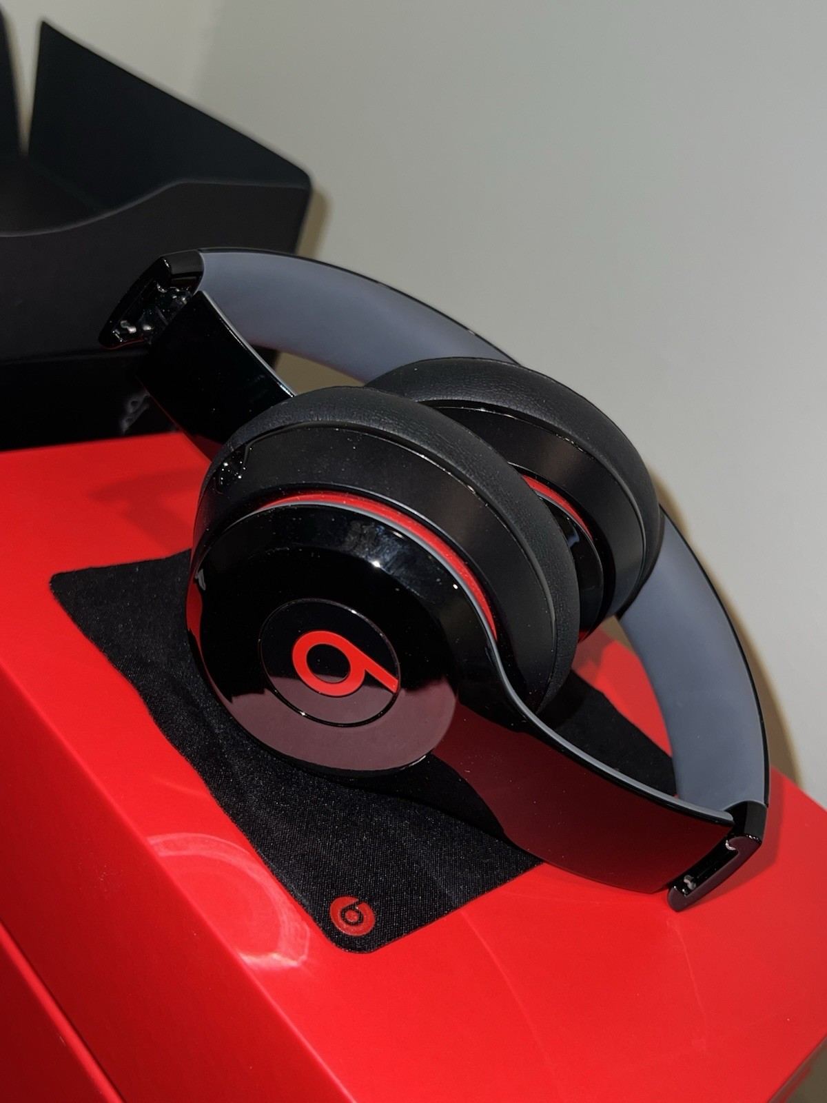 Beats by Dr. Dre Beats Solo 2 (Gloss Black) – Open Box, Brand New Never Used