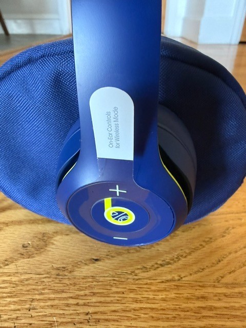 Beats Solo3 Wireless Club Navy Headphones Case Cables Never Used