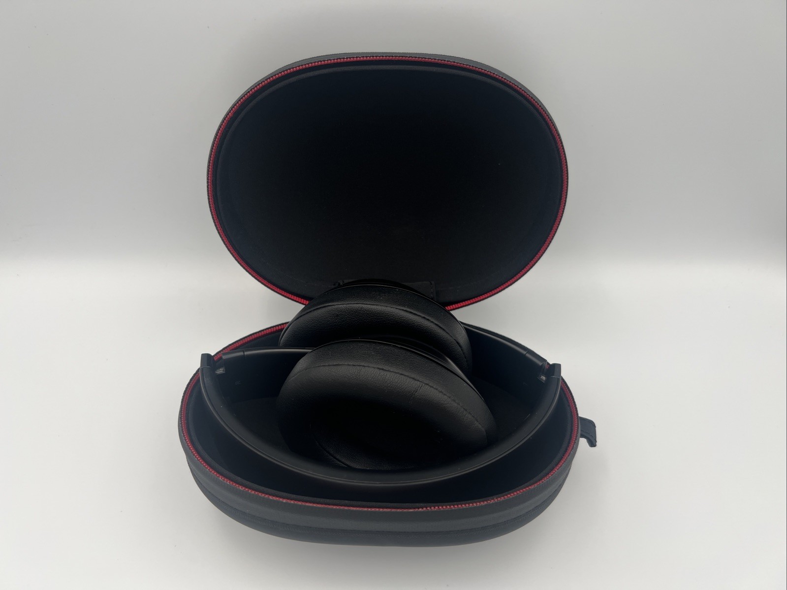 Beats Studio3 Wireless Noise Cancelling Headphones Black w/ Carrying Case