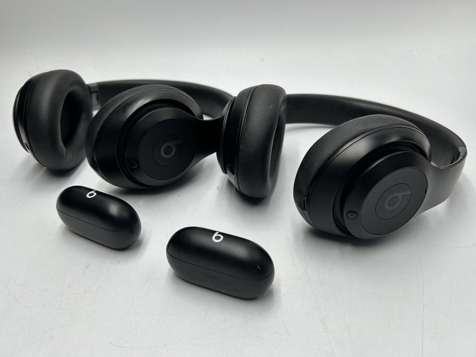LOT OF 4 Assorted Beats Audio Devices – Black – Tested Working (C-61)